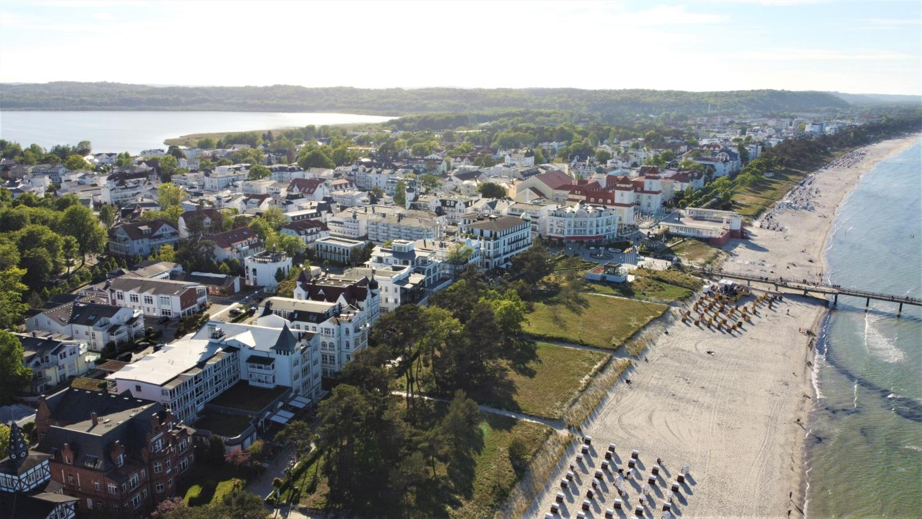 Villa Chloe Binz Appartements exklusiv in Top Lage mit Strandkorb am Strand
