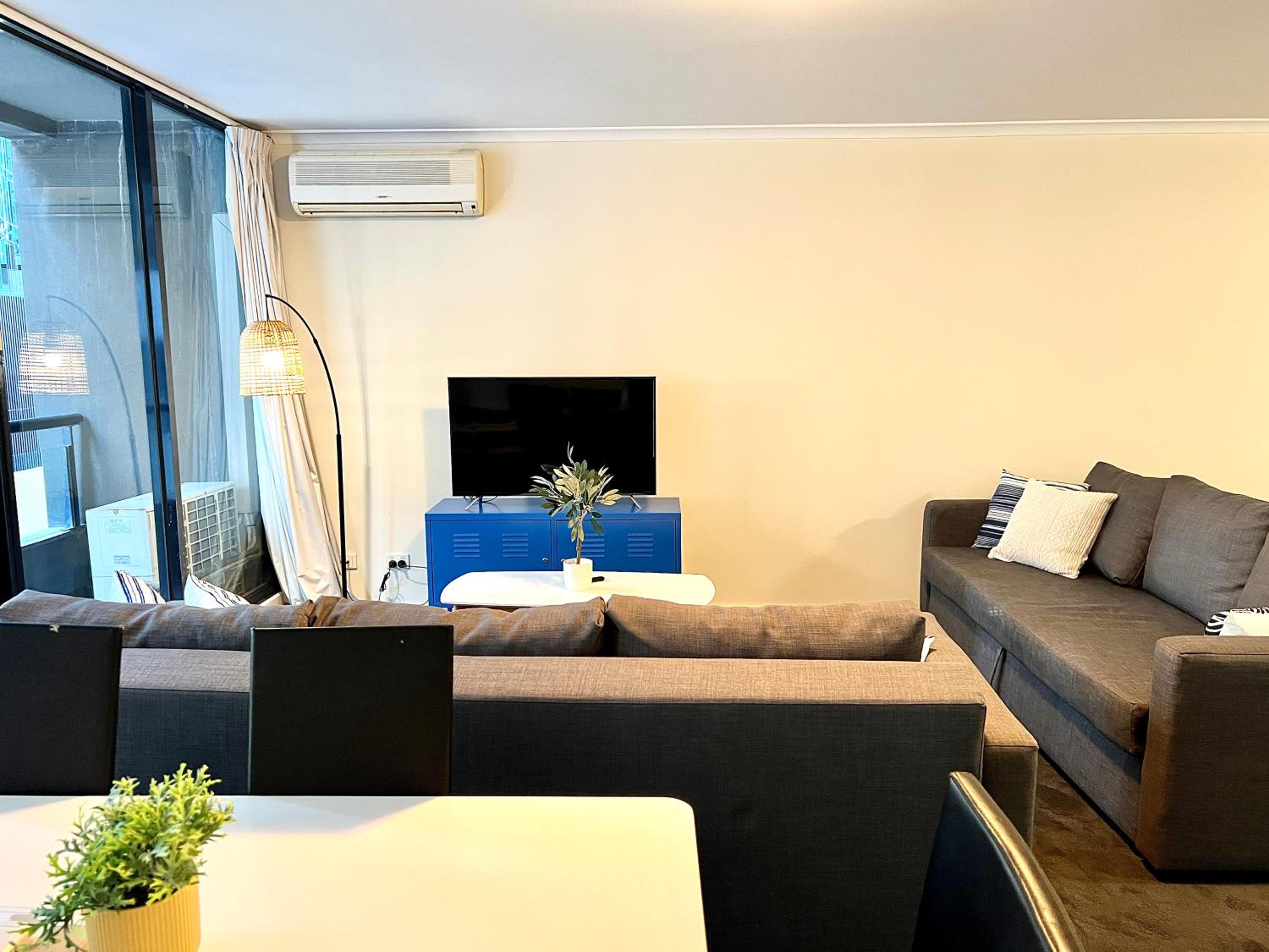 ReadySet Apartments on Kavanagh