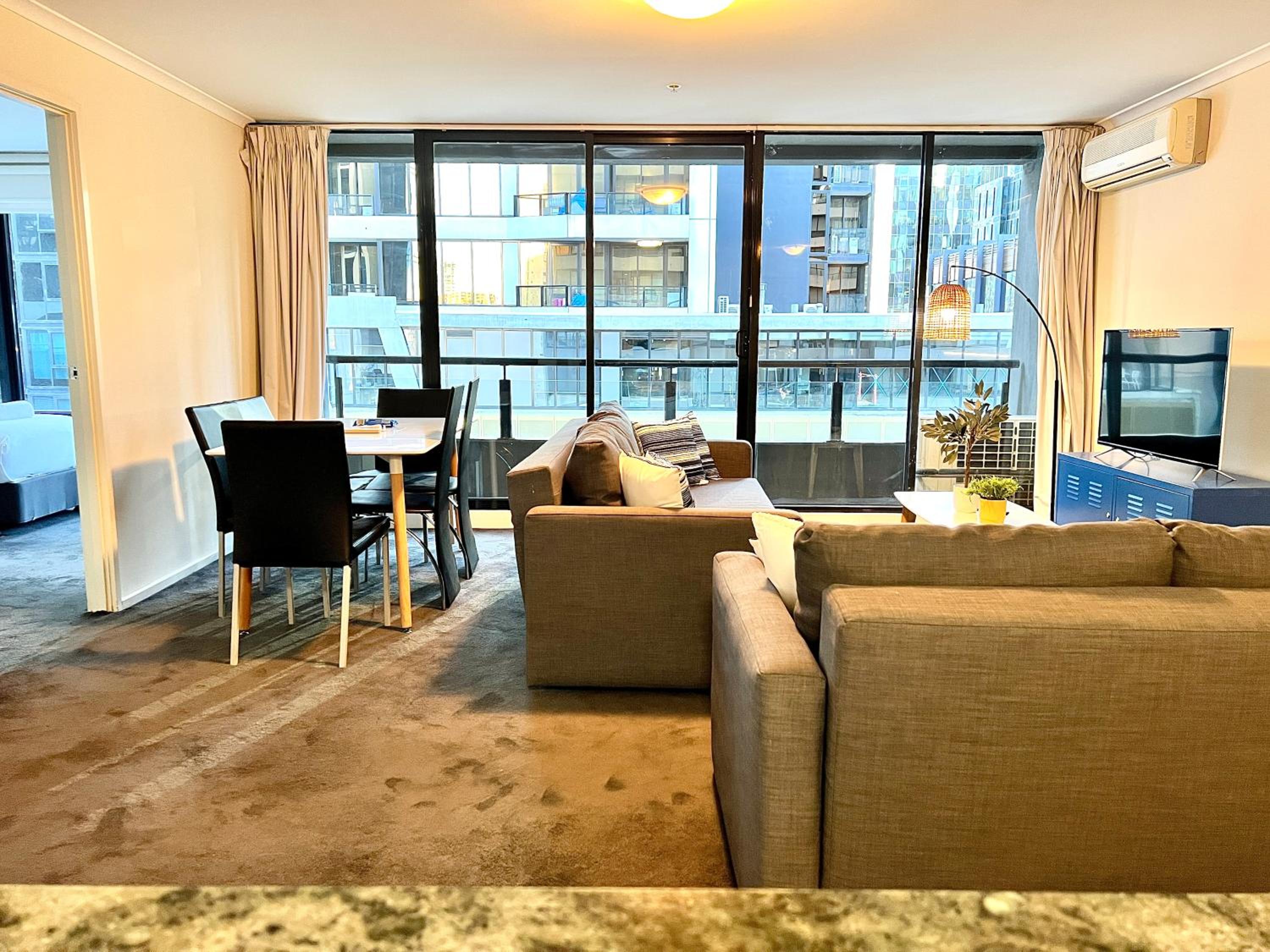 ReadySet Apartments on Kavanagh