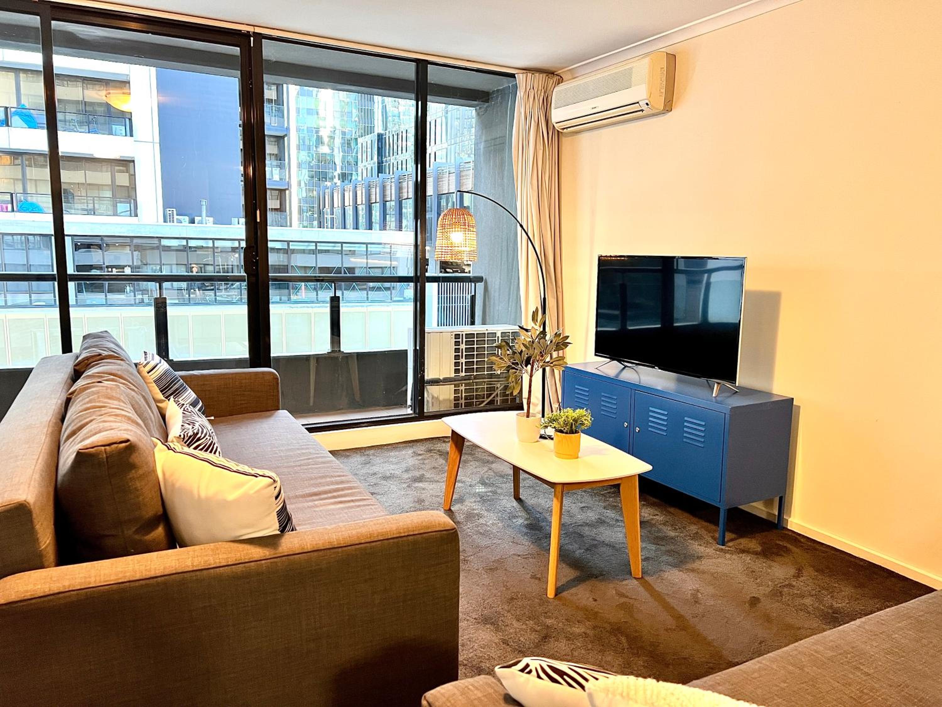 ReadySet Apartments on Kavanagh