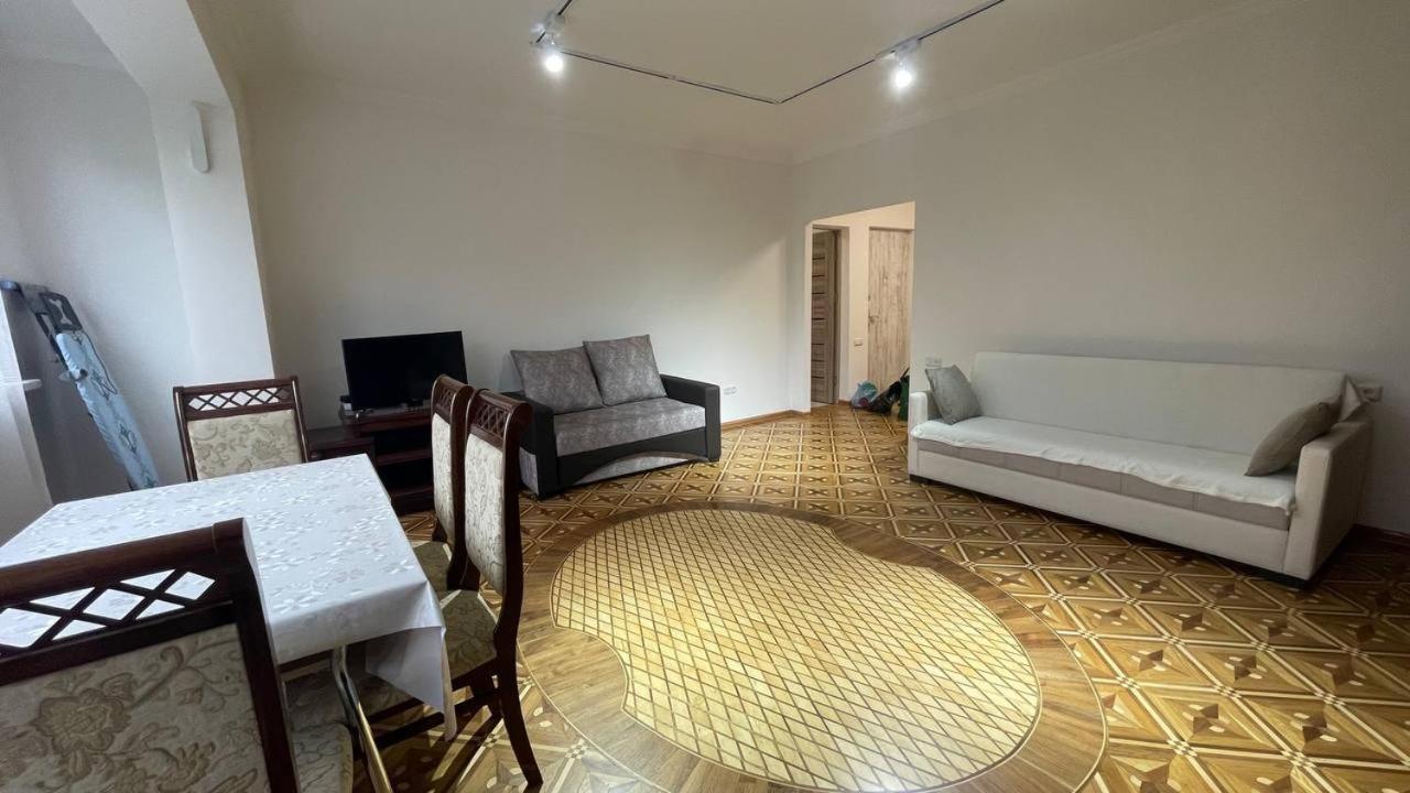 Sunny Home Apartment