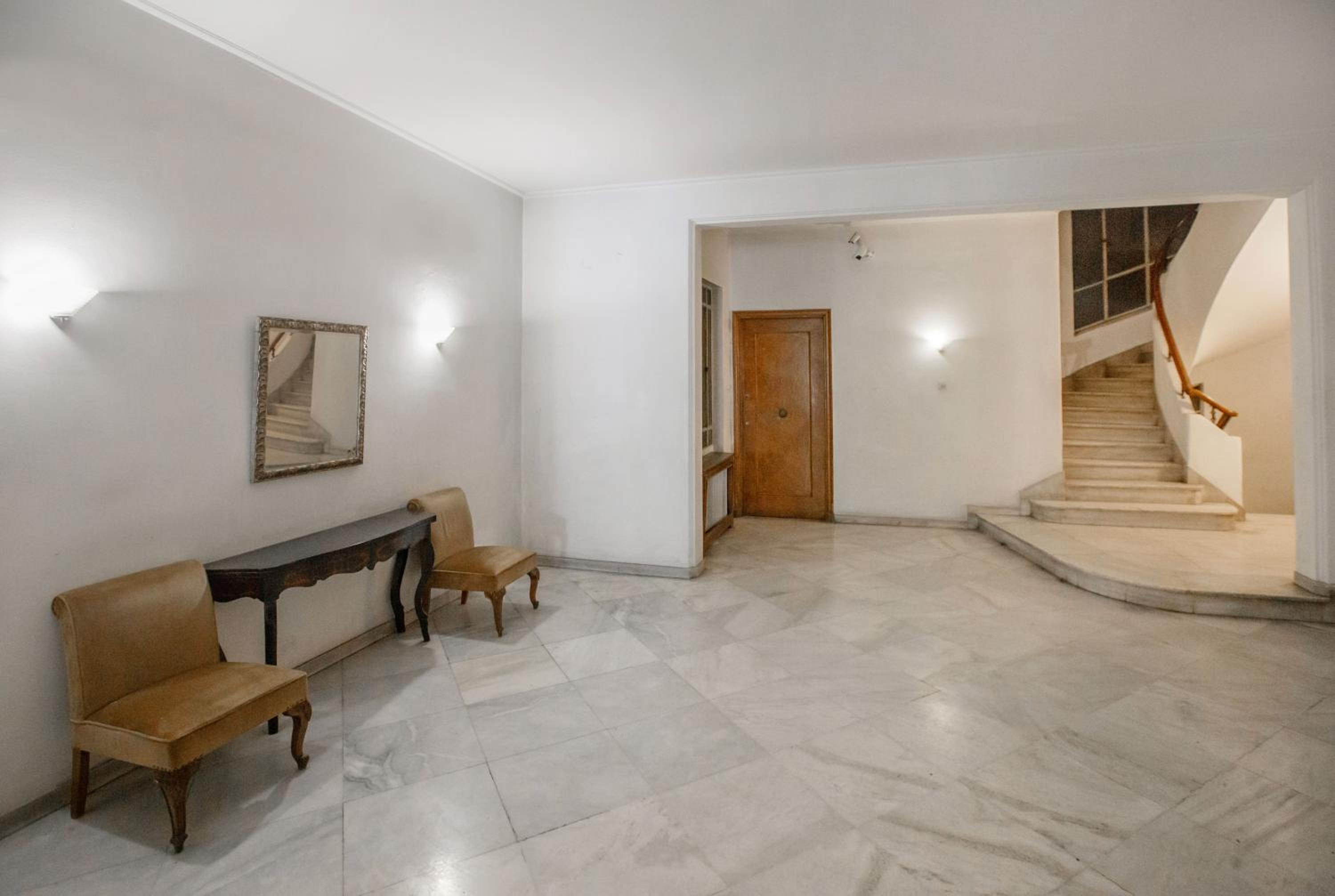 Vintage apartment KOLONAKI