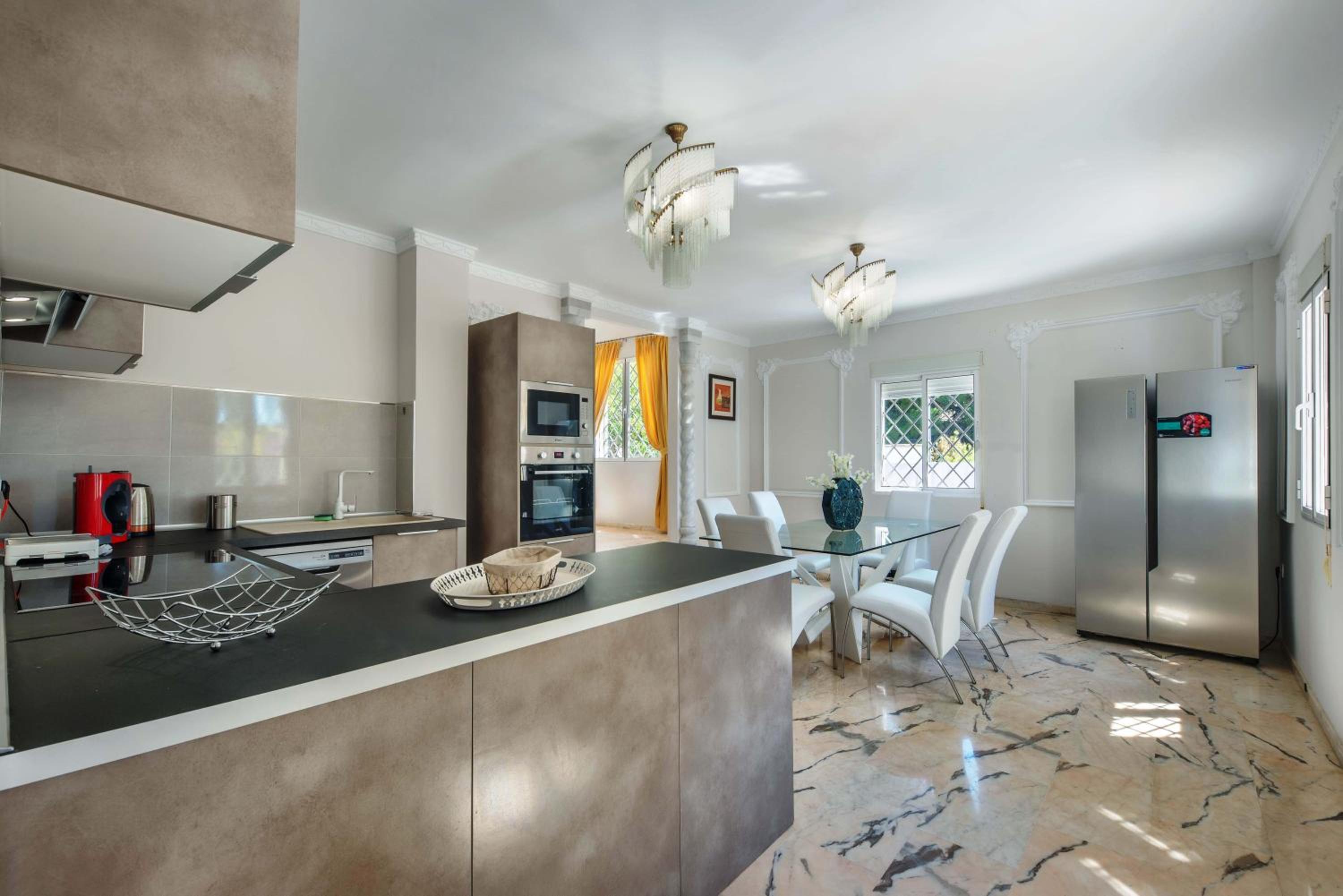 Elegant Classic Villa close to Nikki beach