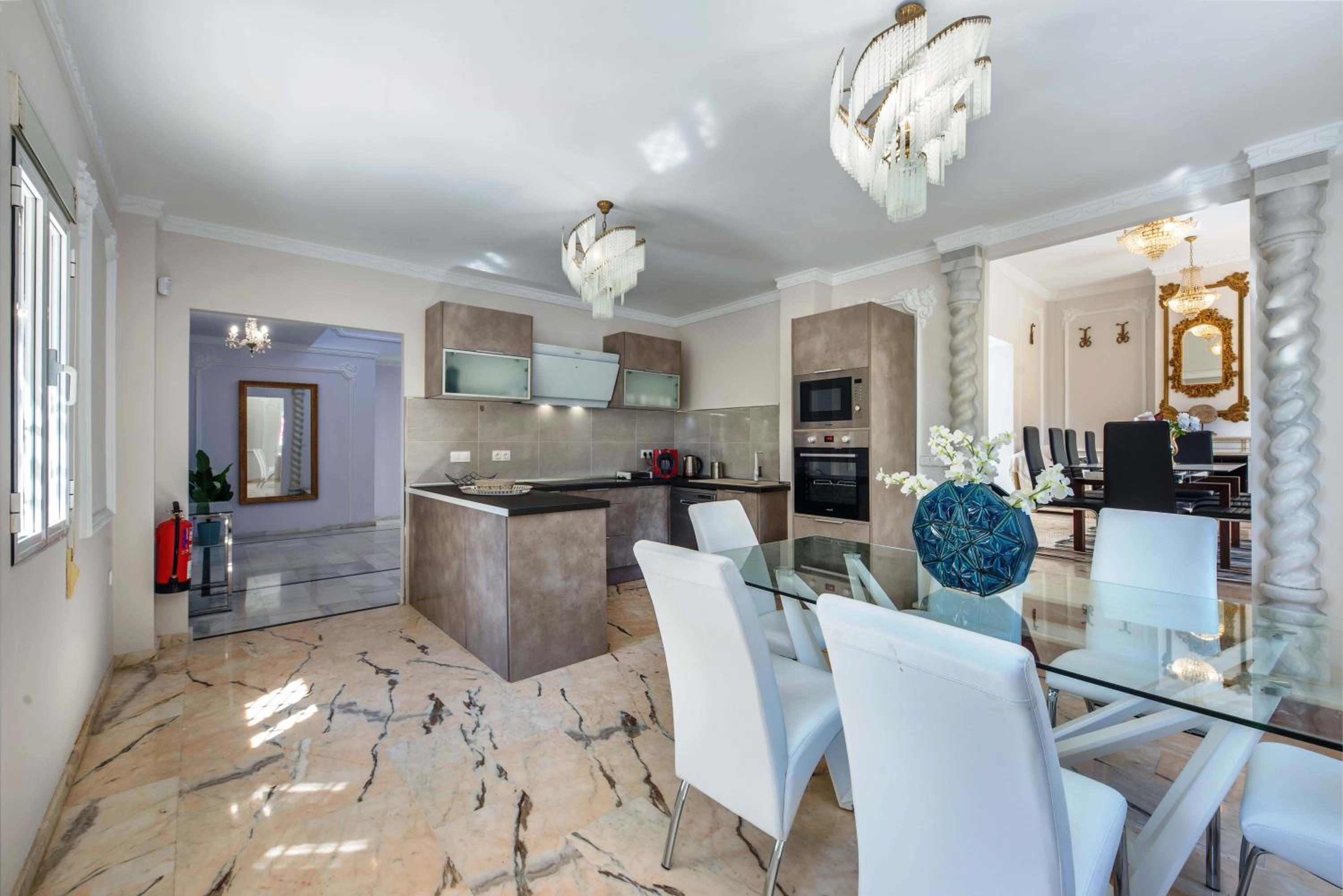 Elegant Classic Villa close to Nikki beach