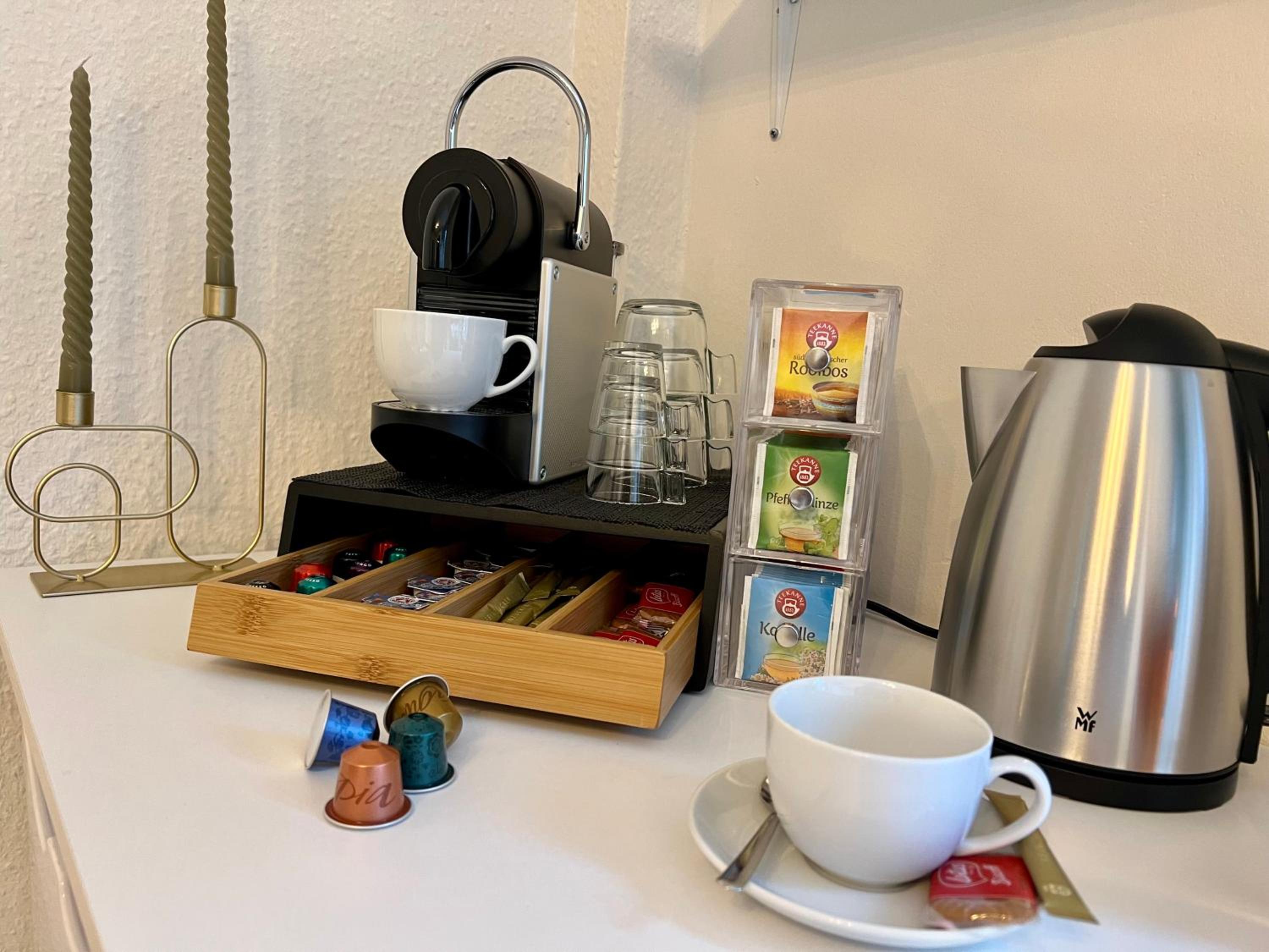 Design Apartment mit Balkon - Küche - Netflix