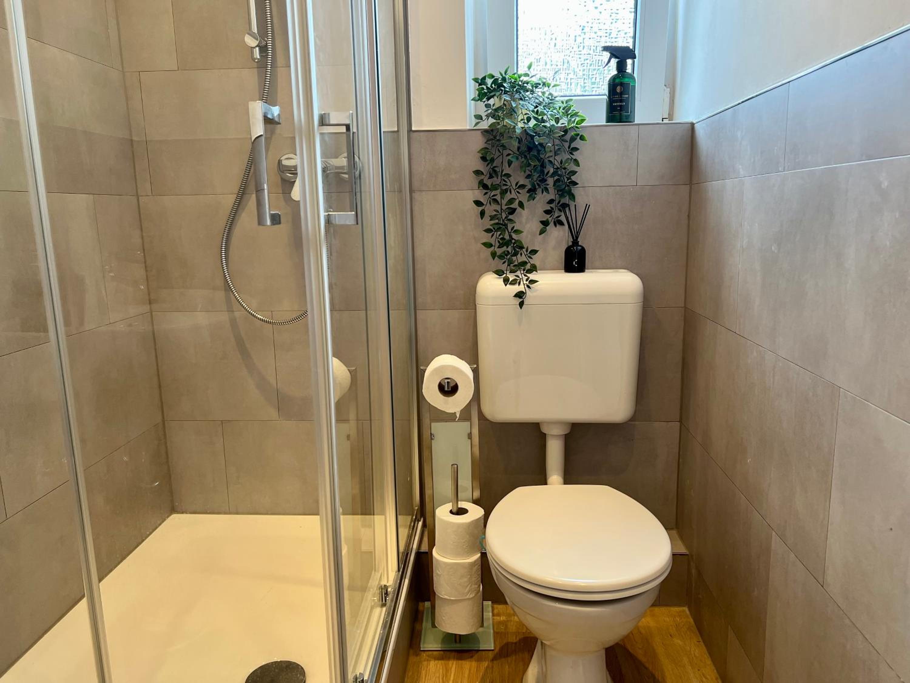 Design Apartment mit Balkon - Küche - Netflix