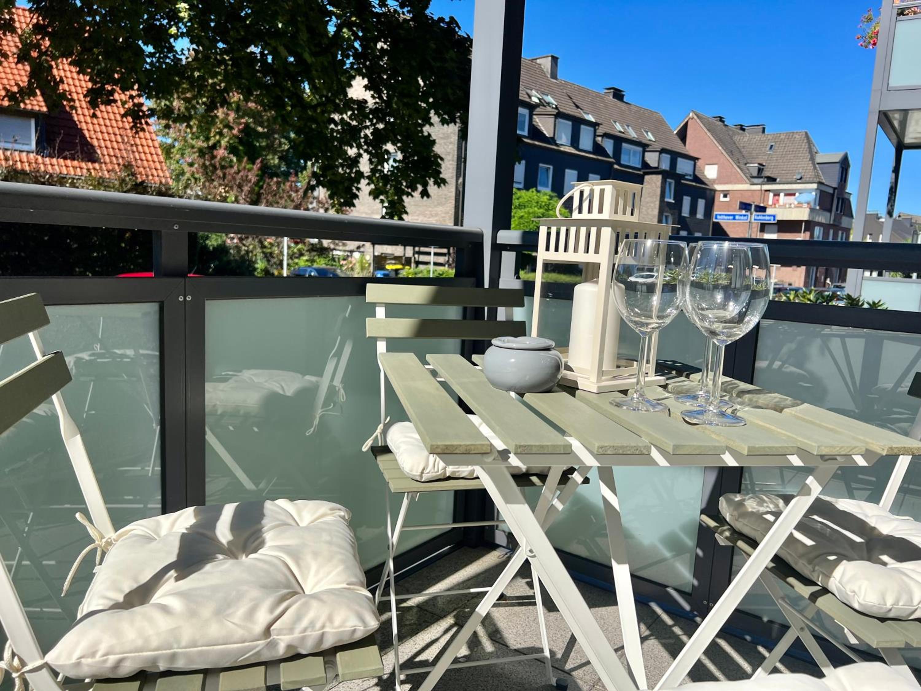Design Apartment mit Balkon - Küche - Netflix