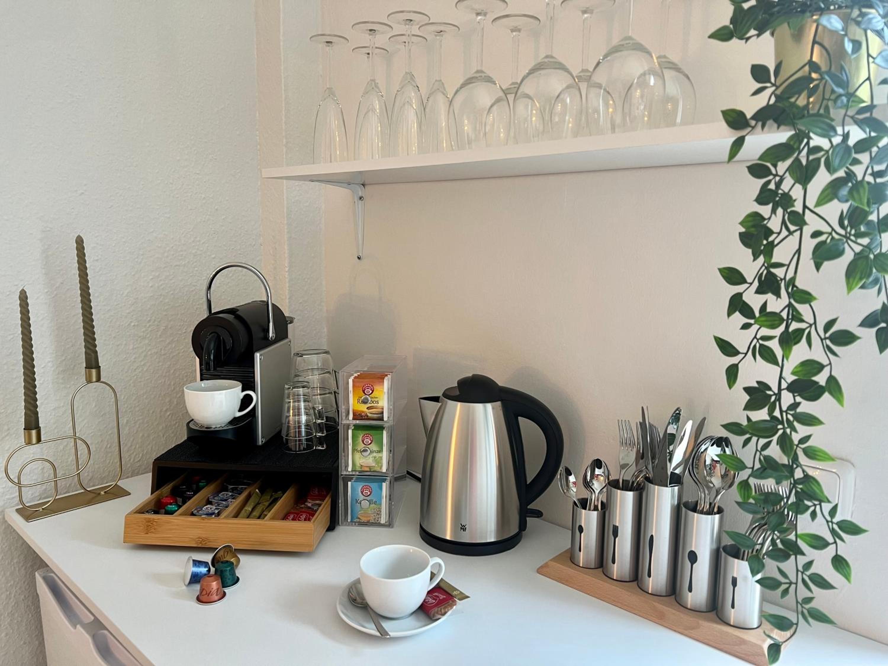 Design Apartment mit Balkon - Küche - Netflix