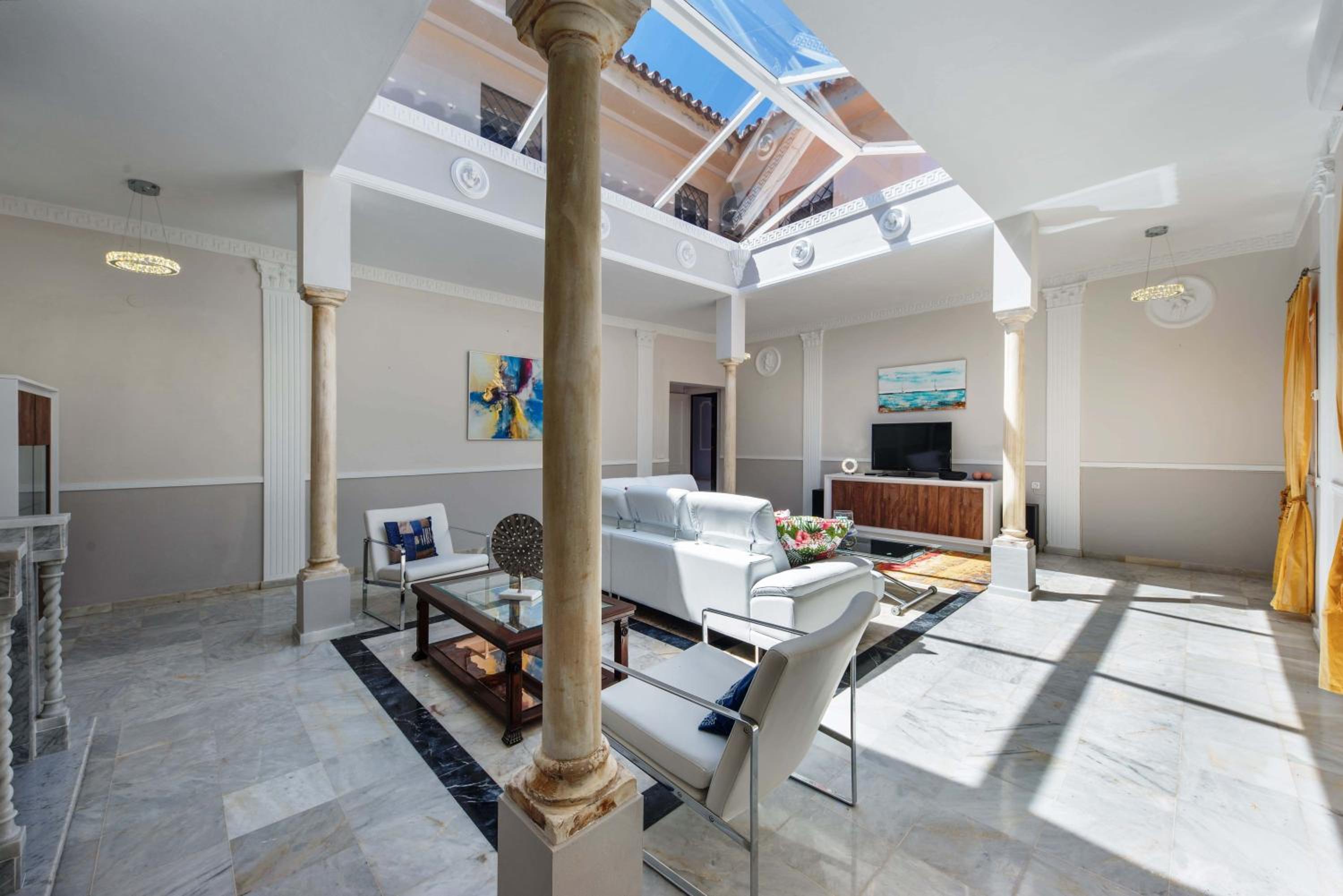 Elegant Classic Villa close to Nikki beach