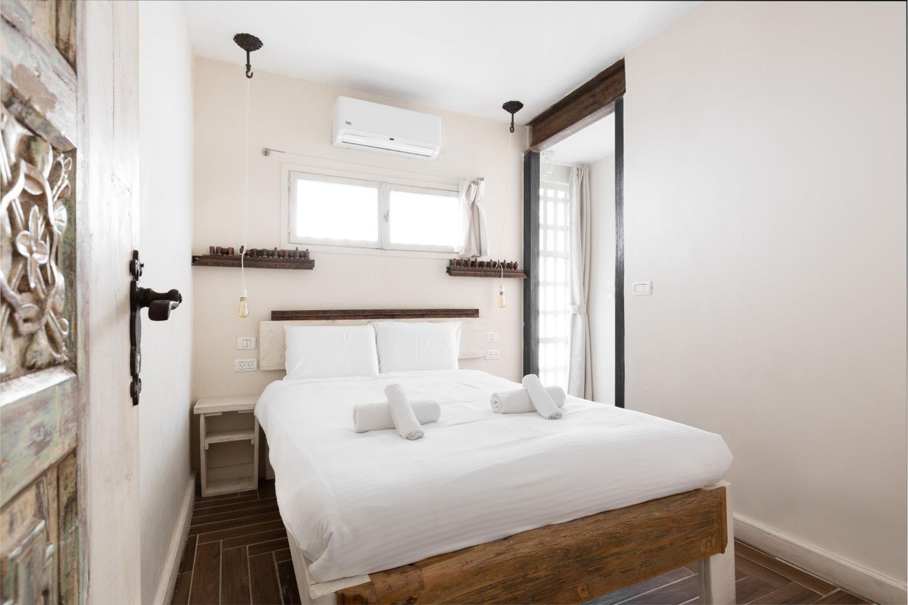 Radiant 2BR Apt 5 Min Walk from Beach in Tel Aviv with Shelter by Sea N' Rent view 3