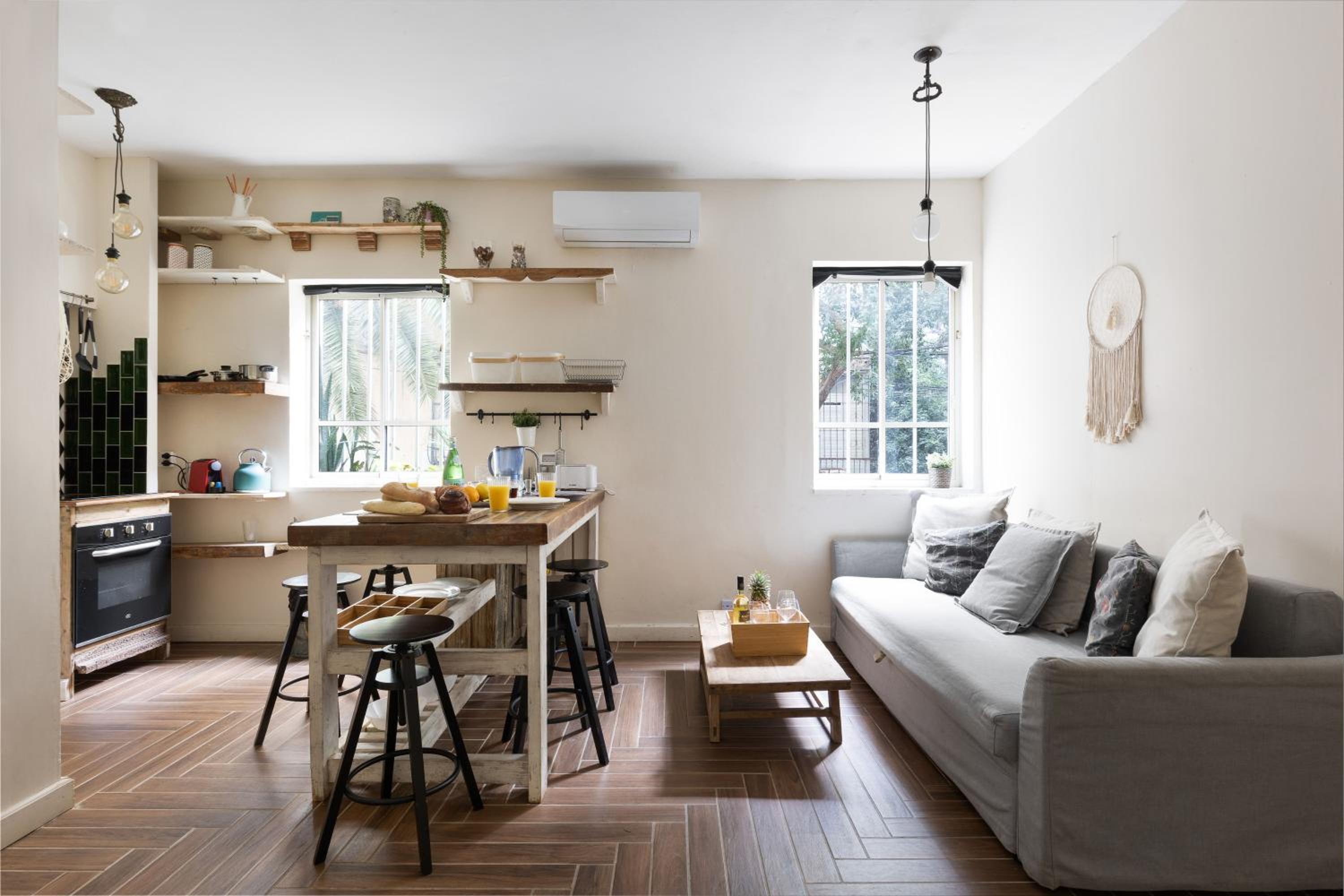 Radiant 2BR Apt 5 Min Walk from Beach in Tel Aviv with Shelter by Sea N' Rent view 2