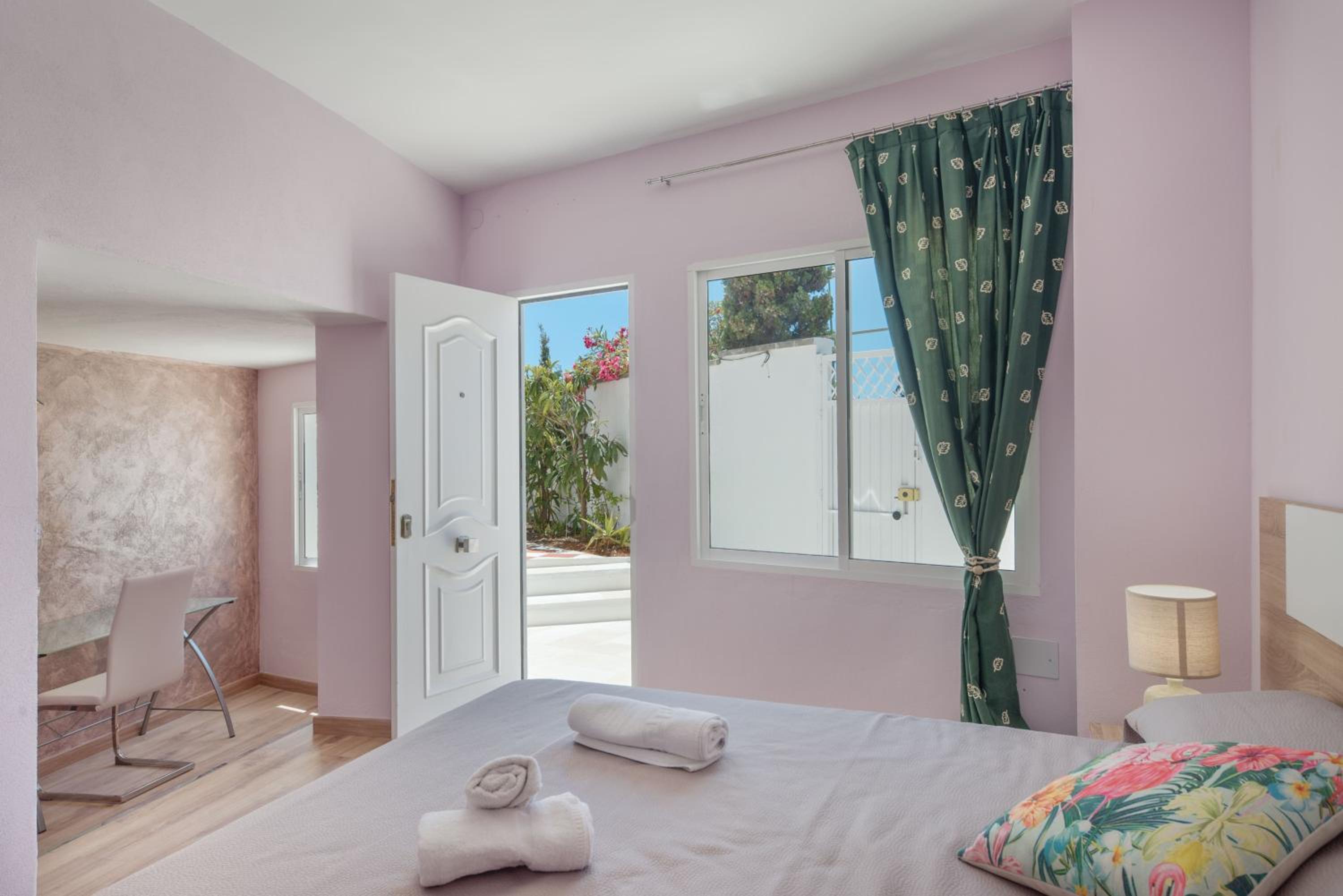 Elegant Classic Villa close to Nikki beach