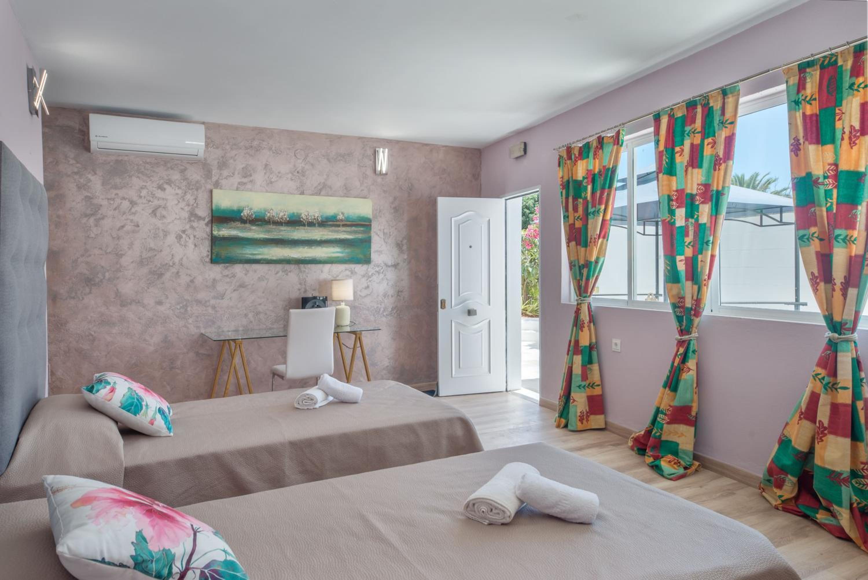 Elegant Classic Villa close to Nikki beach