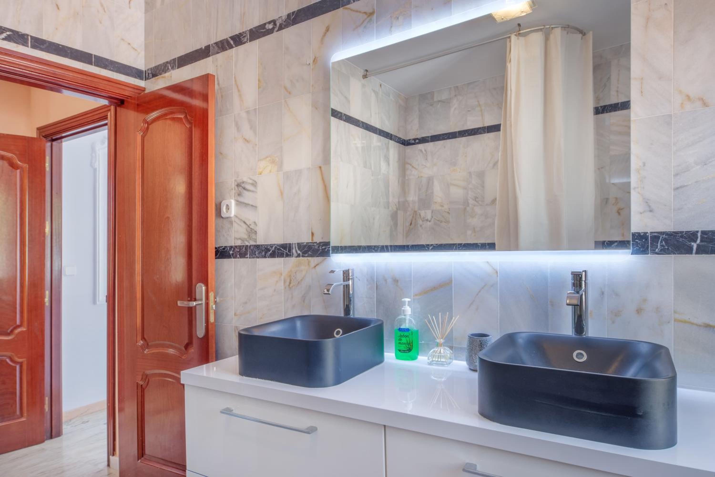 Elegant Classic Villa close to Nikki beach