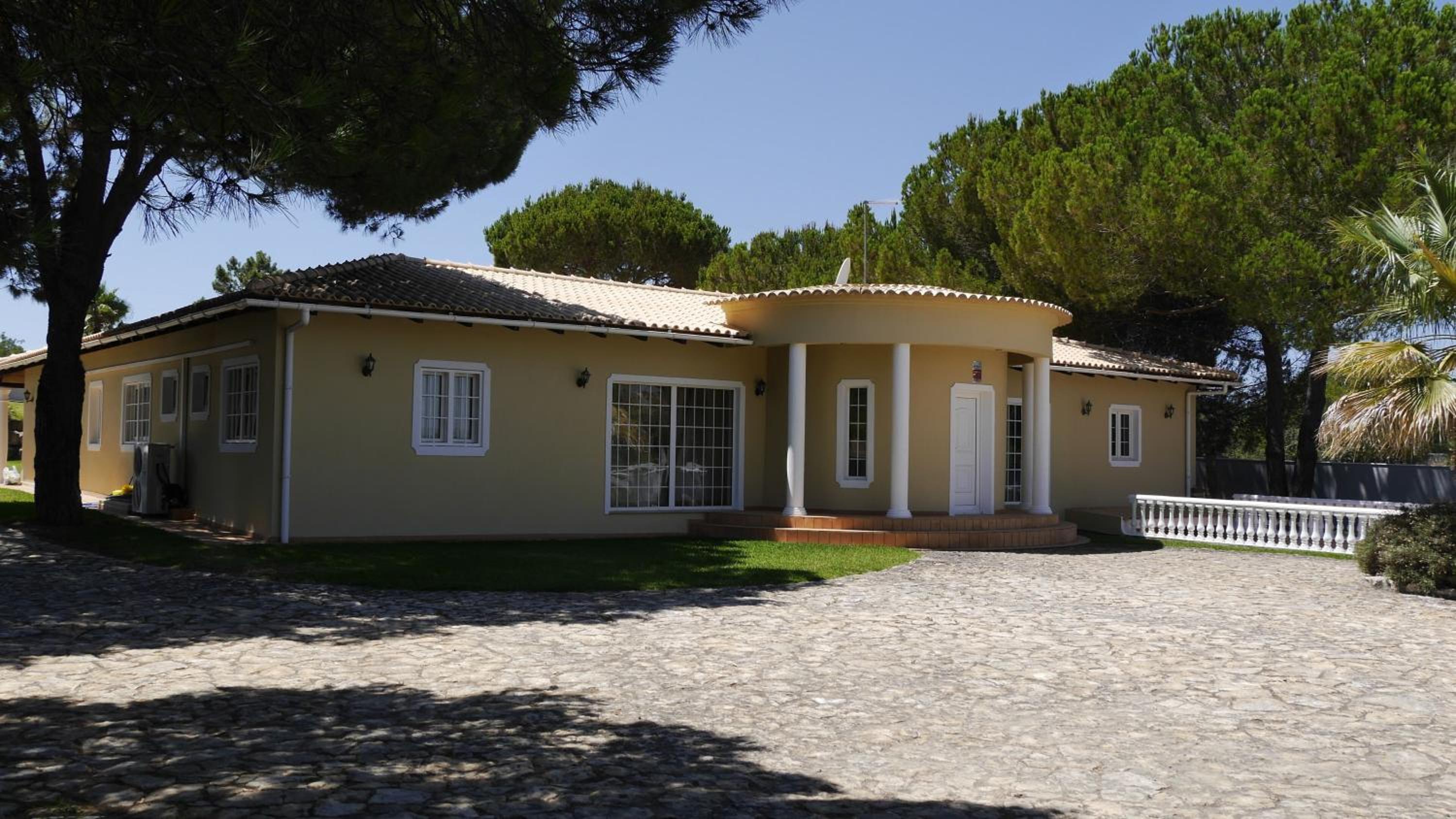 Villa with pool children Very welcome Algarve Portugal for 10 people view 4