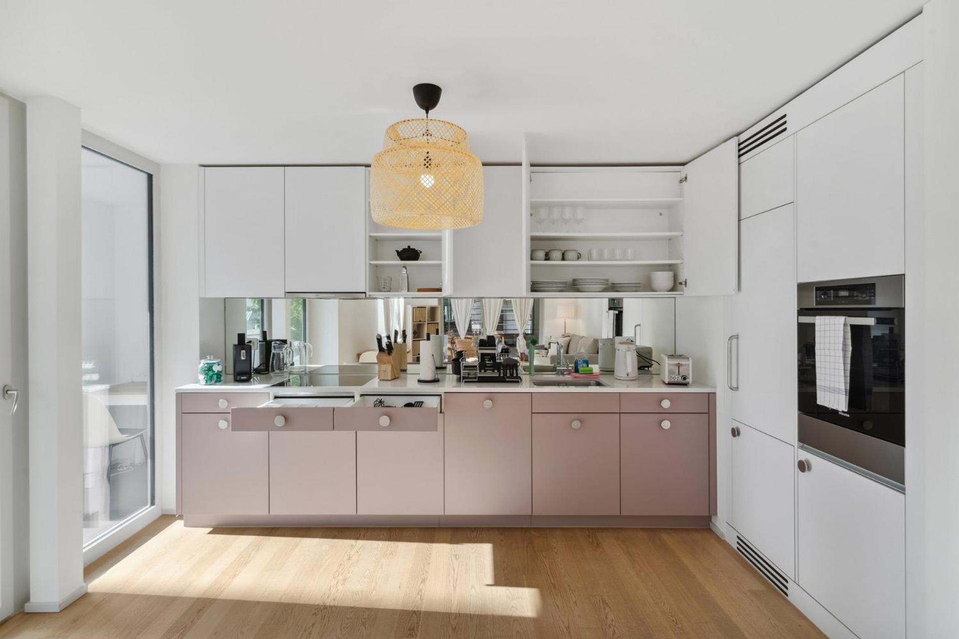 Zurich Flat: Central & Lake Convenience