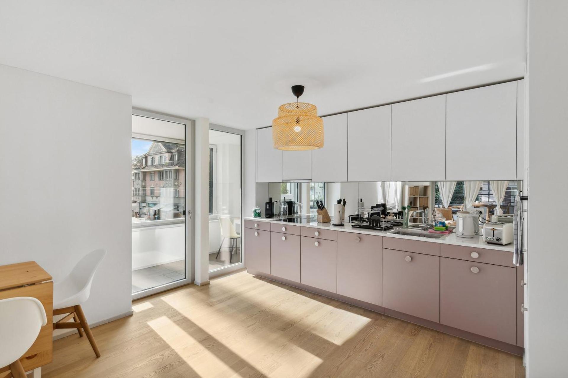 Zurich Flat: Central & Lake Convenience