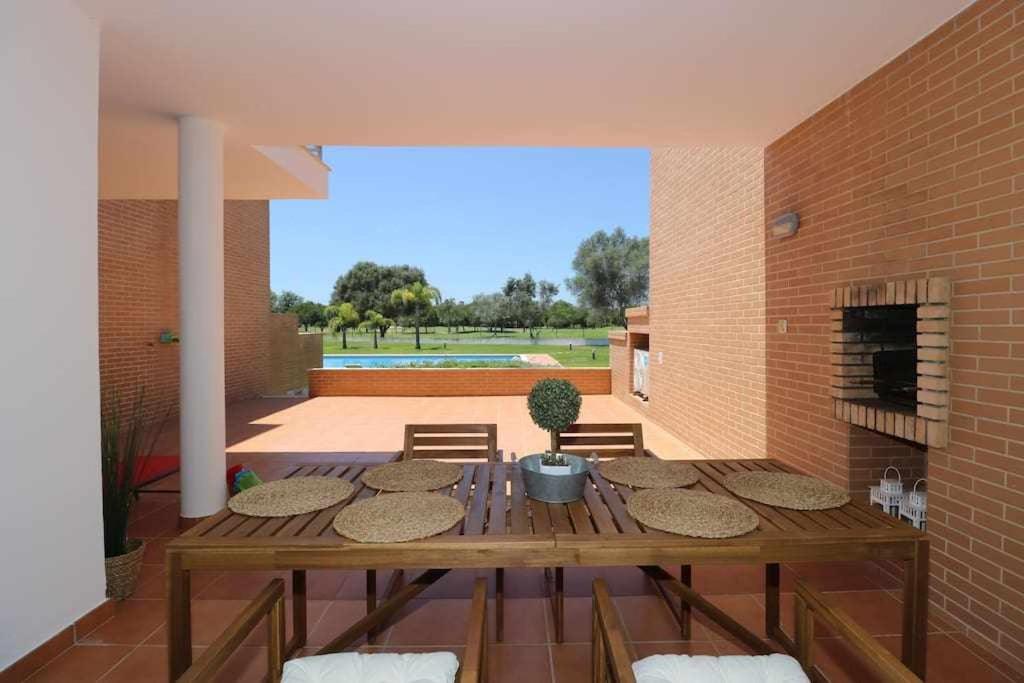 Millennium golf by FHR piscina & parking view 2