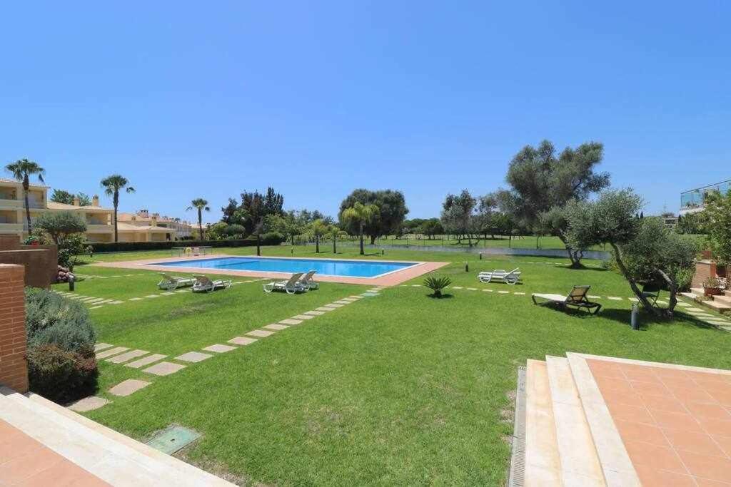 Millennium golf by FHR piscina & parking view 4