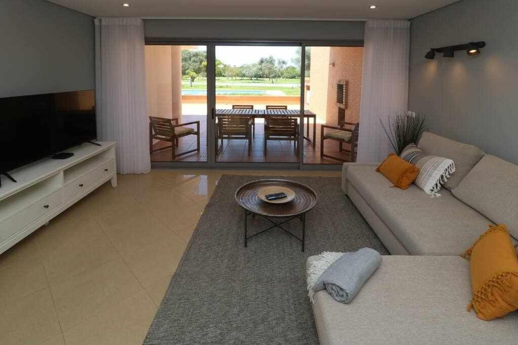 Millennium golf by FHR piscina & parking view 5