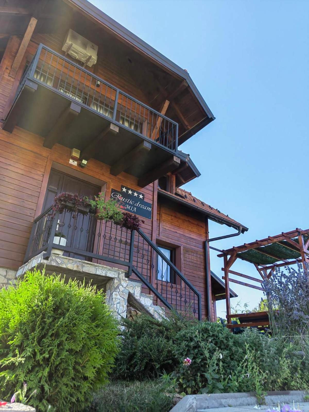 Rustic dream MIA