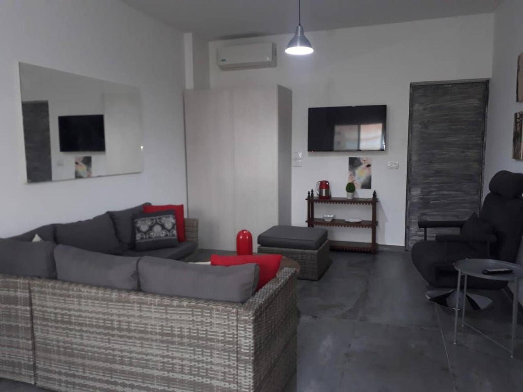 Studio In Dbayeh In A Prime Location, Wifi, 38sqm view 4