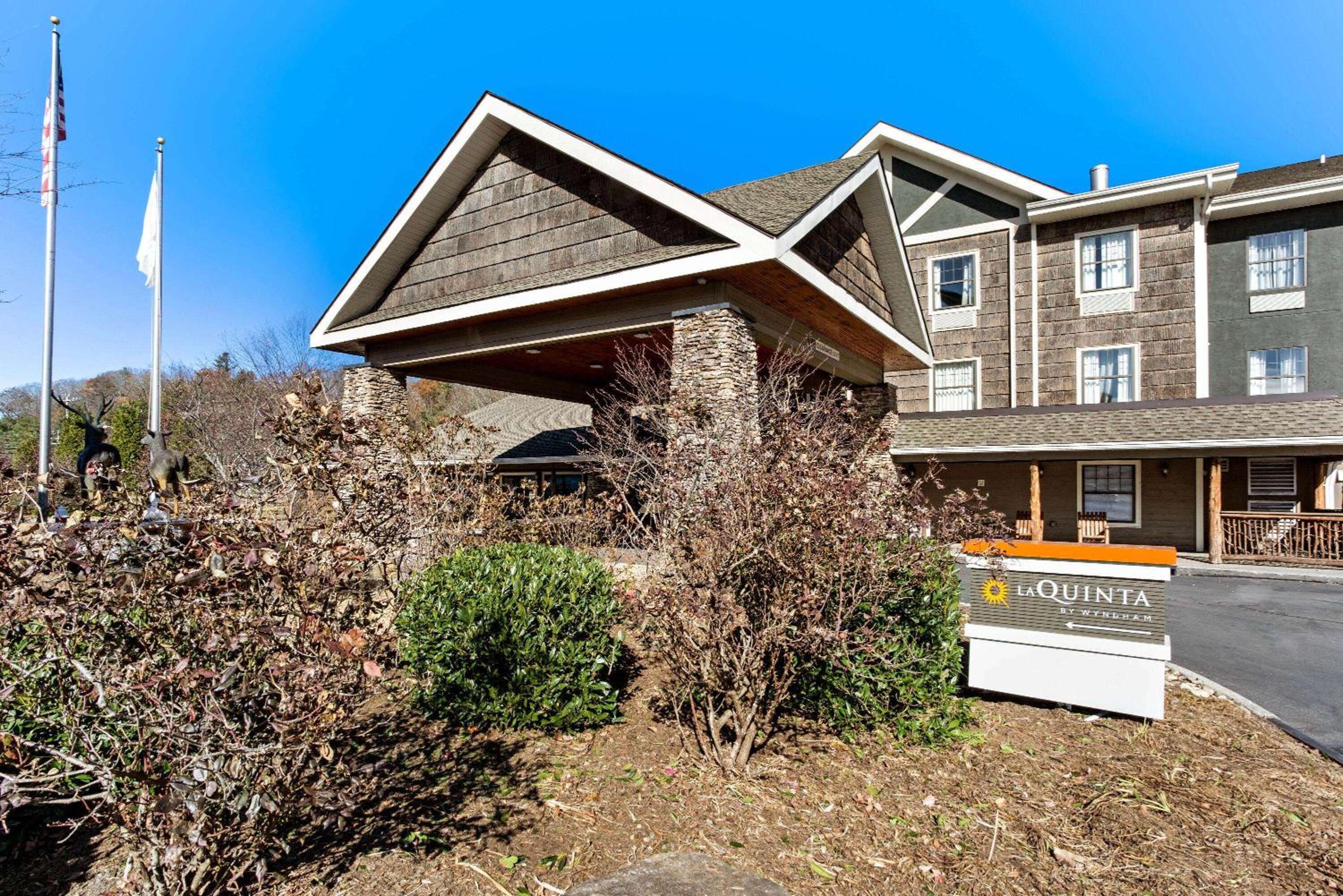 Hotel La Quinta by Wyndham Boone - Image 1