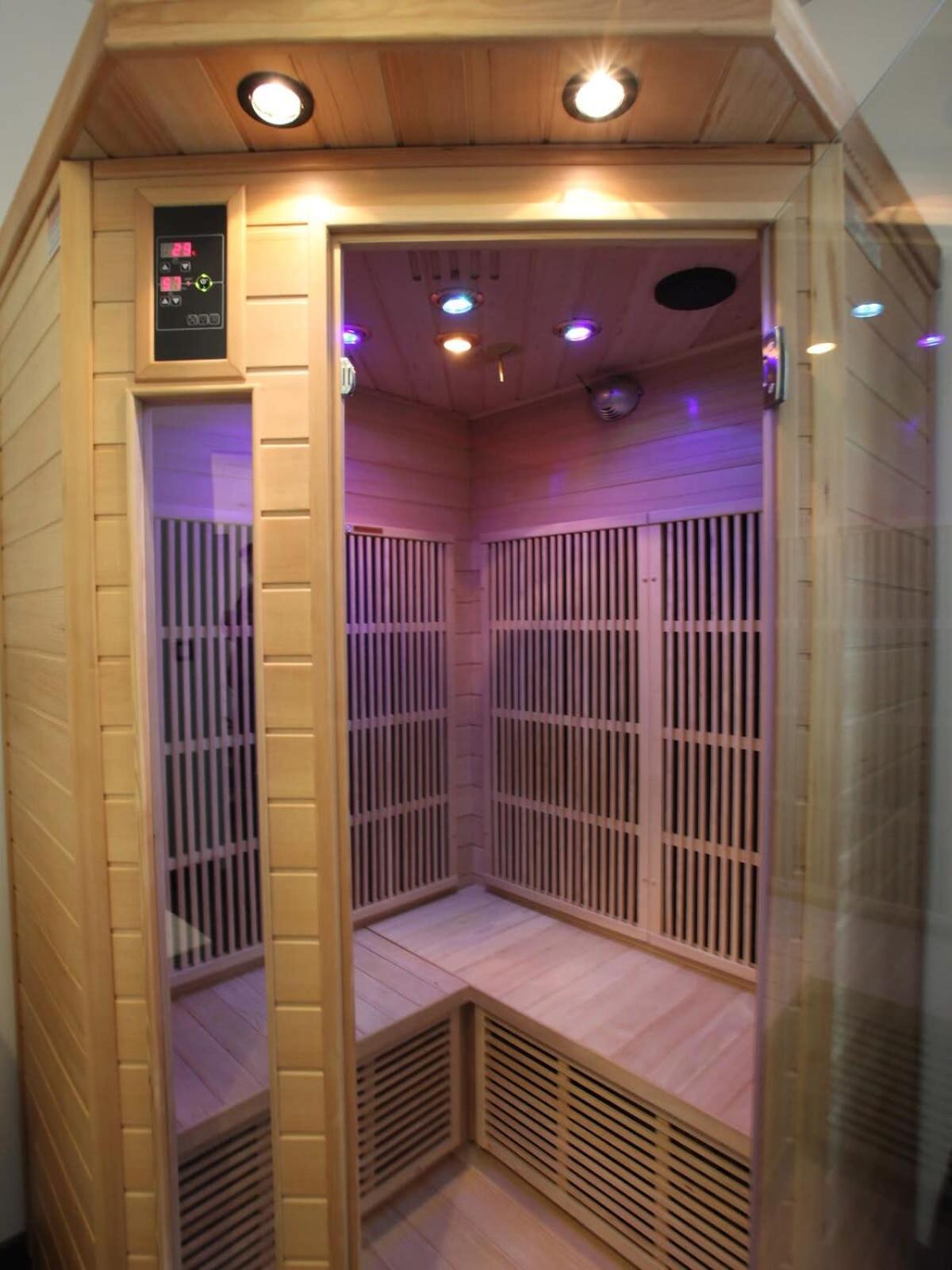 Hotel 2 bd apartment with sauna in the center of Annecy - Image 1