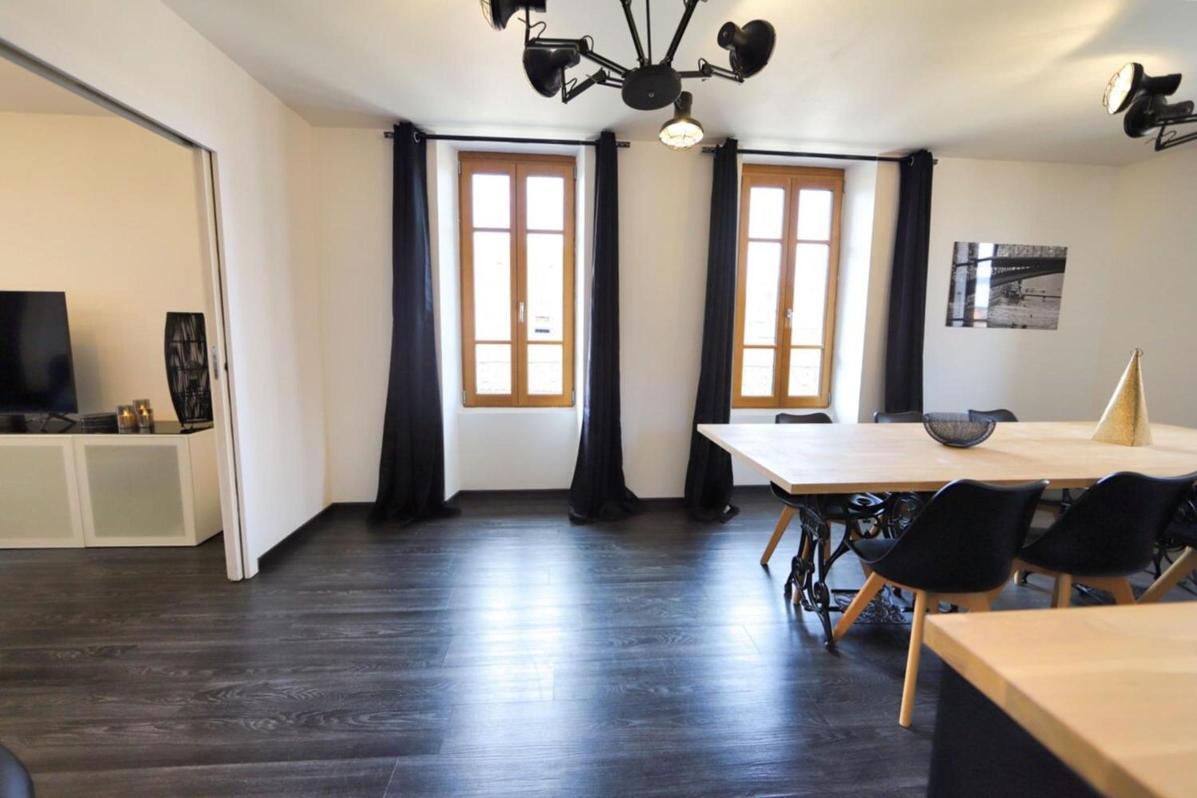 2 bd apartment with sauna in the center of Annecy