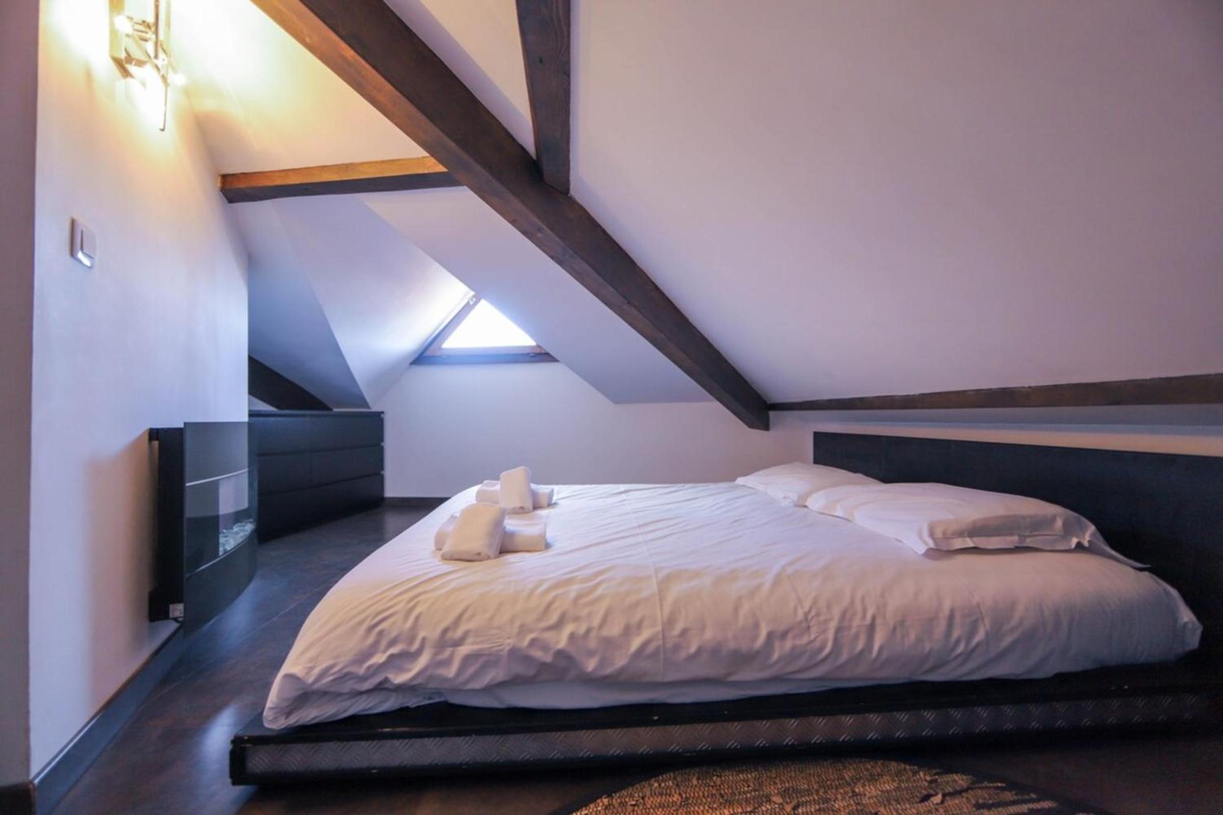 2 bd apartment with sauna in the center of Annecy