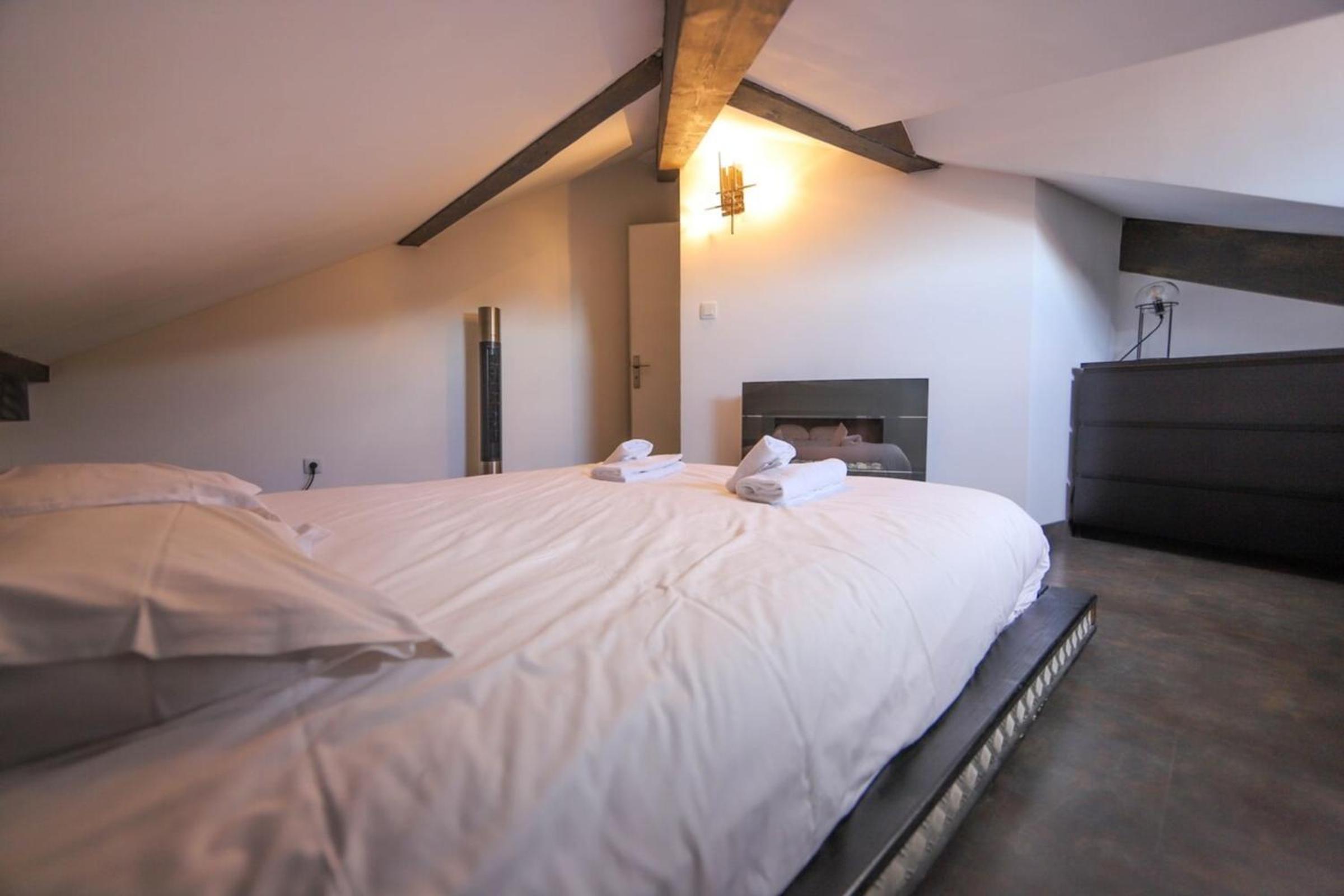 2 bd apartment with sauna in the center of Annecy