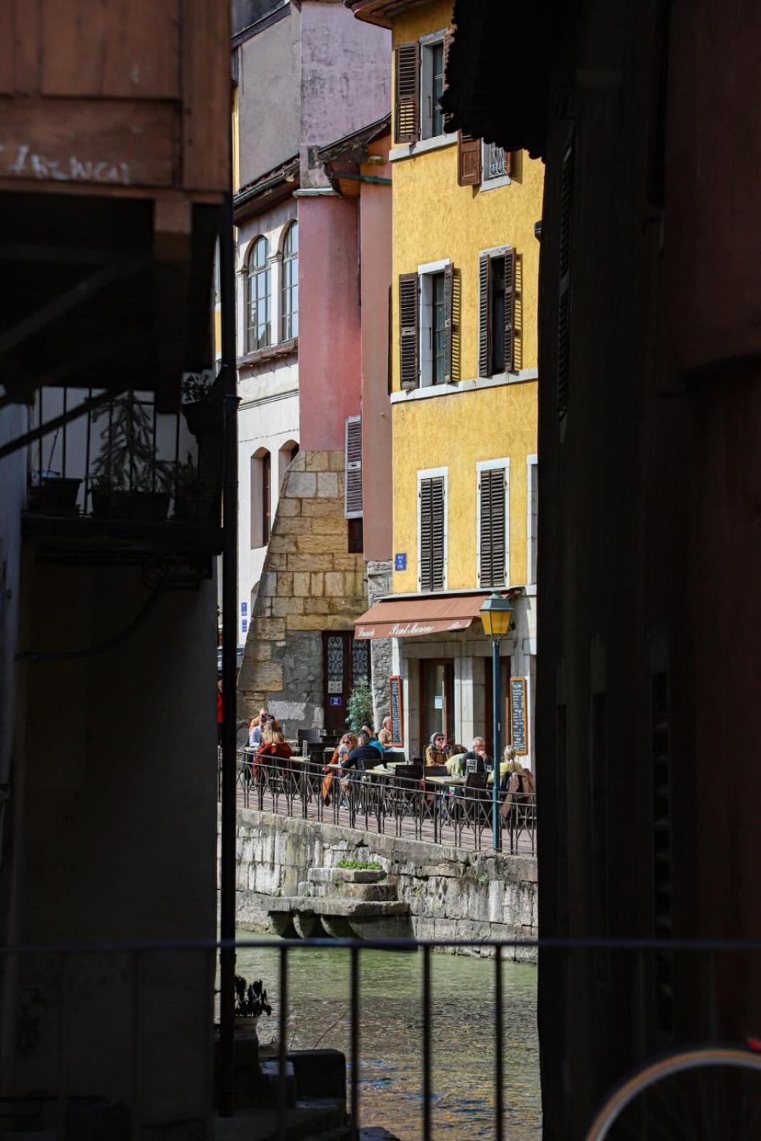 2 bd apartment with sauna in the center of Annecy