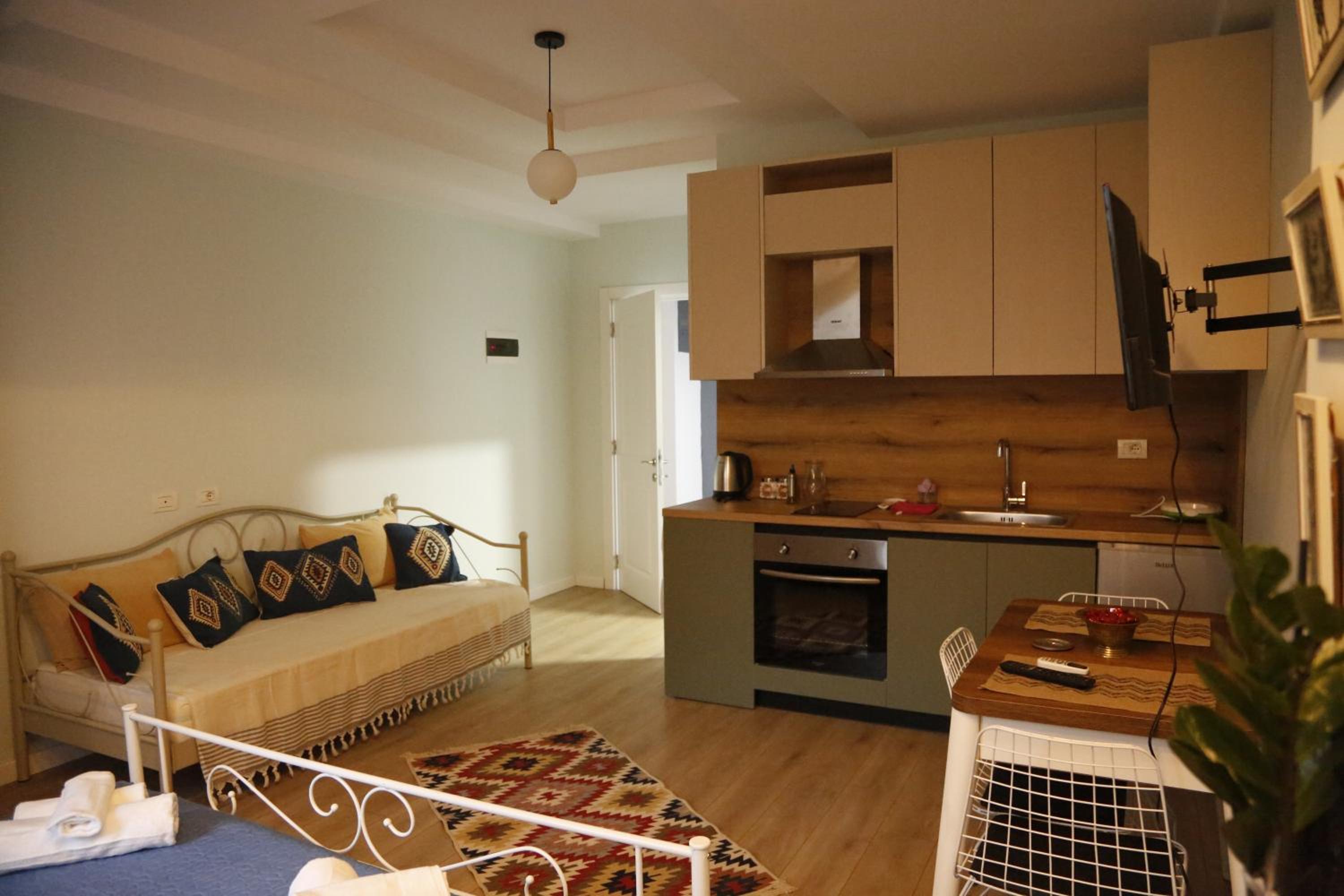 Illyrian studio apartment 2