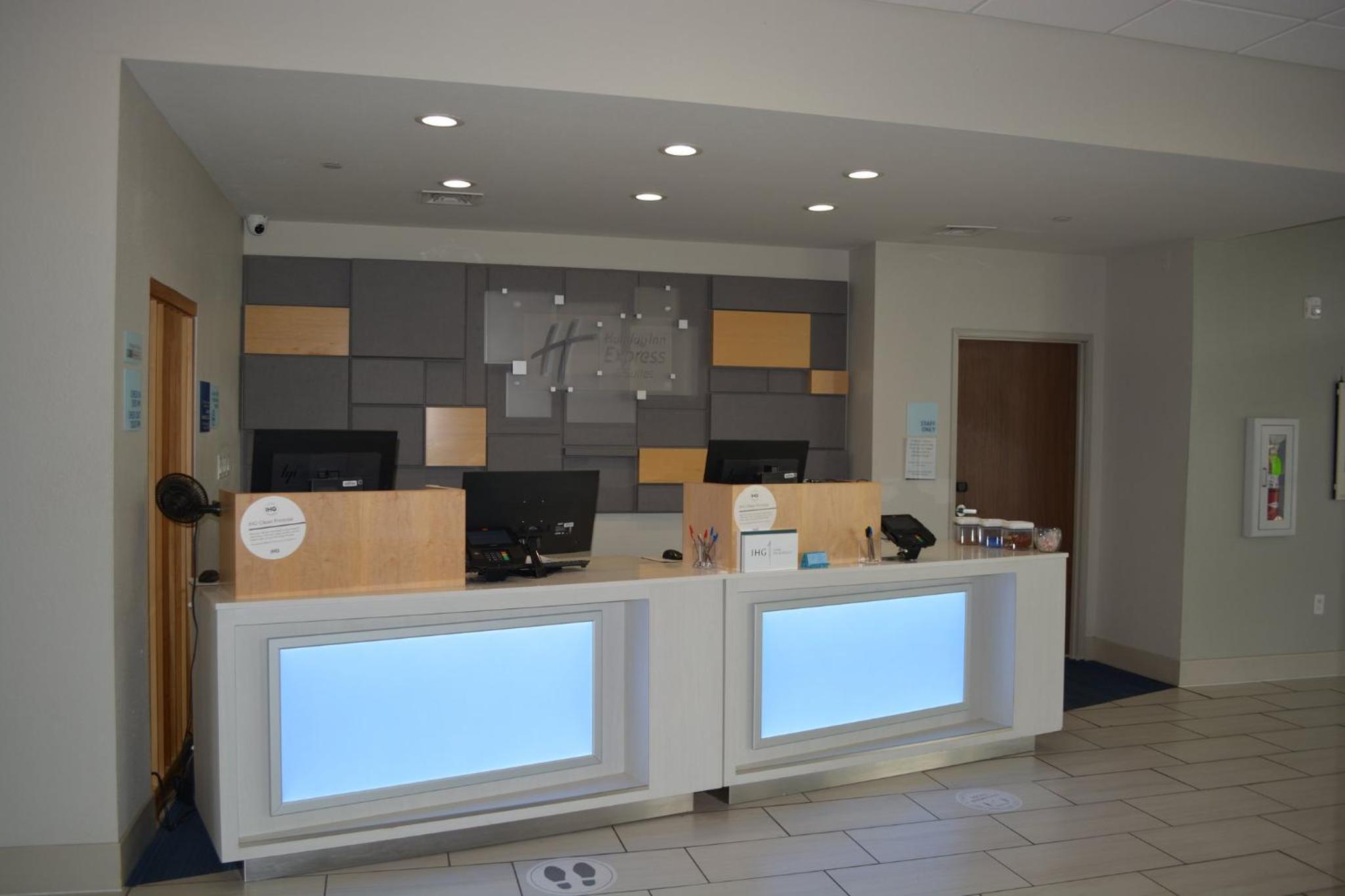 Liberal Vacations - Holiday Inn Express  Suites - Liberal, an IHG Hotel - Property Image 6