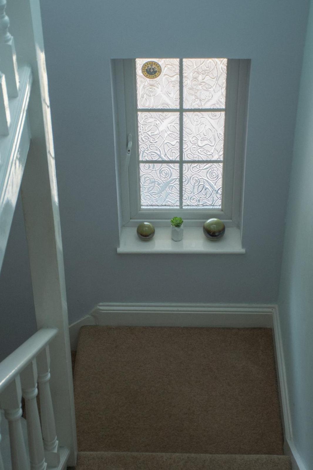 Elegant and spacious private room with ensuite view 5