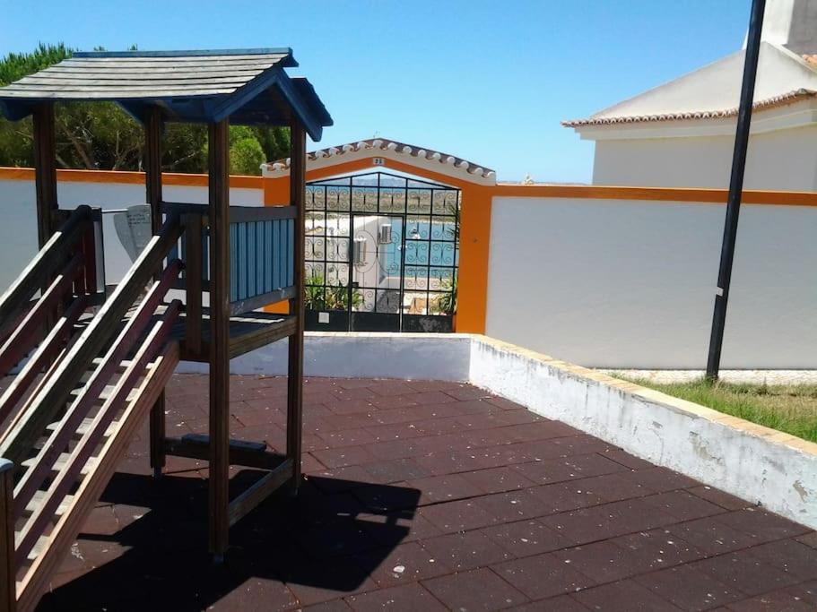 8 Min. Gehdistanz zum kilometerlangen Sandstrand von Alvor