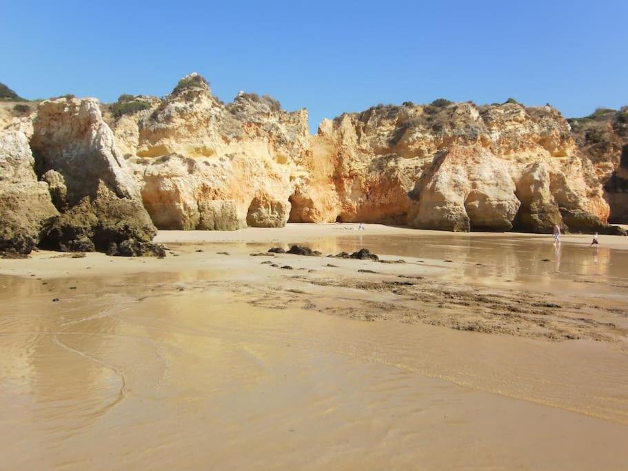 8 Min. Gehdistanz zum kilometerlangen Sandstrand von Alvor