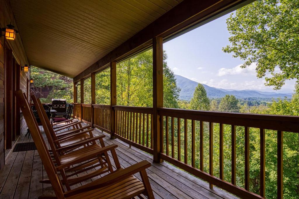 Paradise Found, Hot Tub, Mtn Views, Game Room, 560 FREE tickets each paid day!