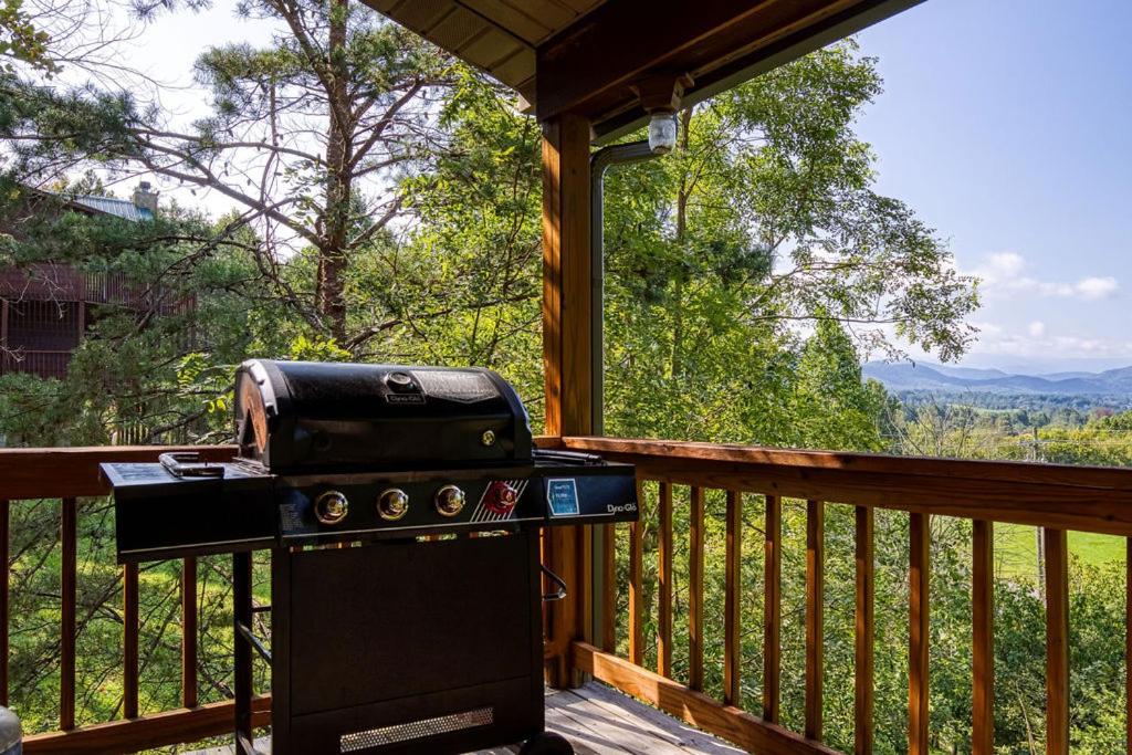 Paradise Found, Hot Tub, Mtn Views, Game Room, 560 FREE tickets each paid day!
