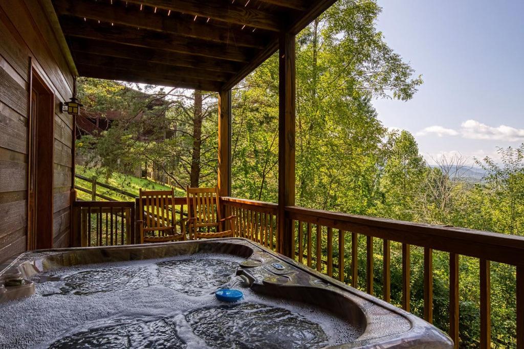 Paradise Found, Hot Tub, Mtn Views, Game Room, 560 FREE tickets each paid day!