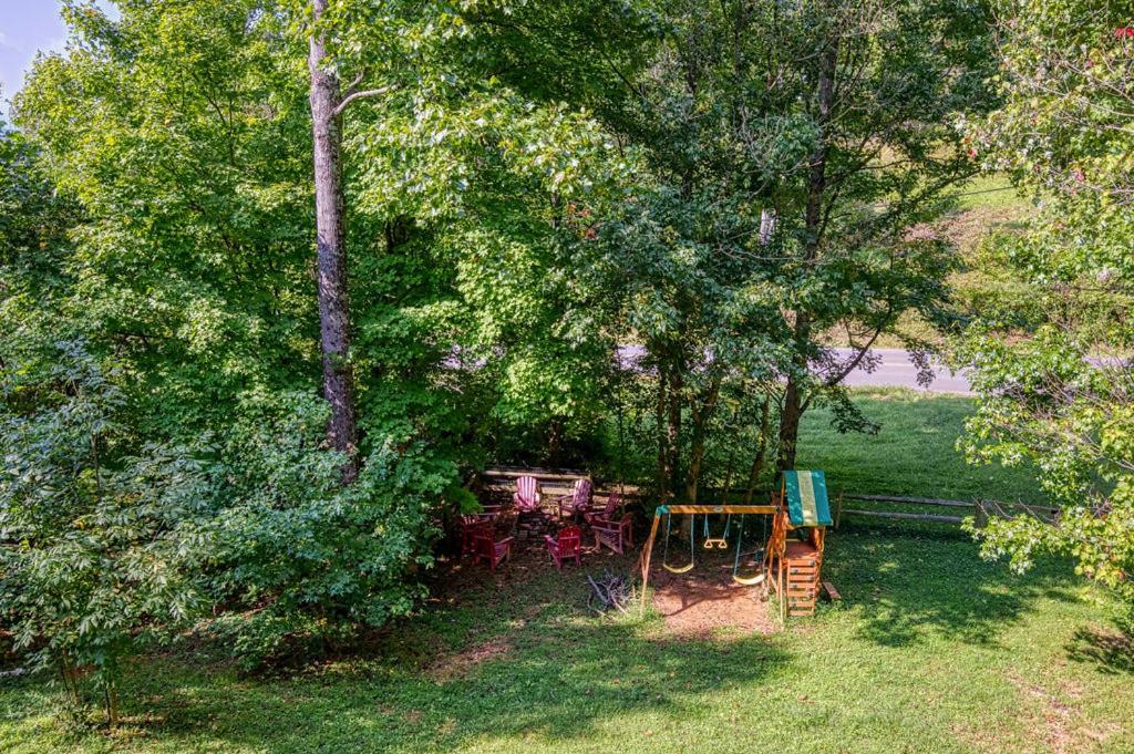 Paradise Found, Hot Tub, Mtn Views, Game Room, 560 FREE tickets each paid day!