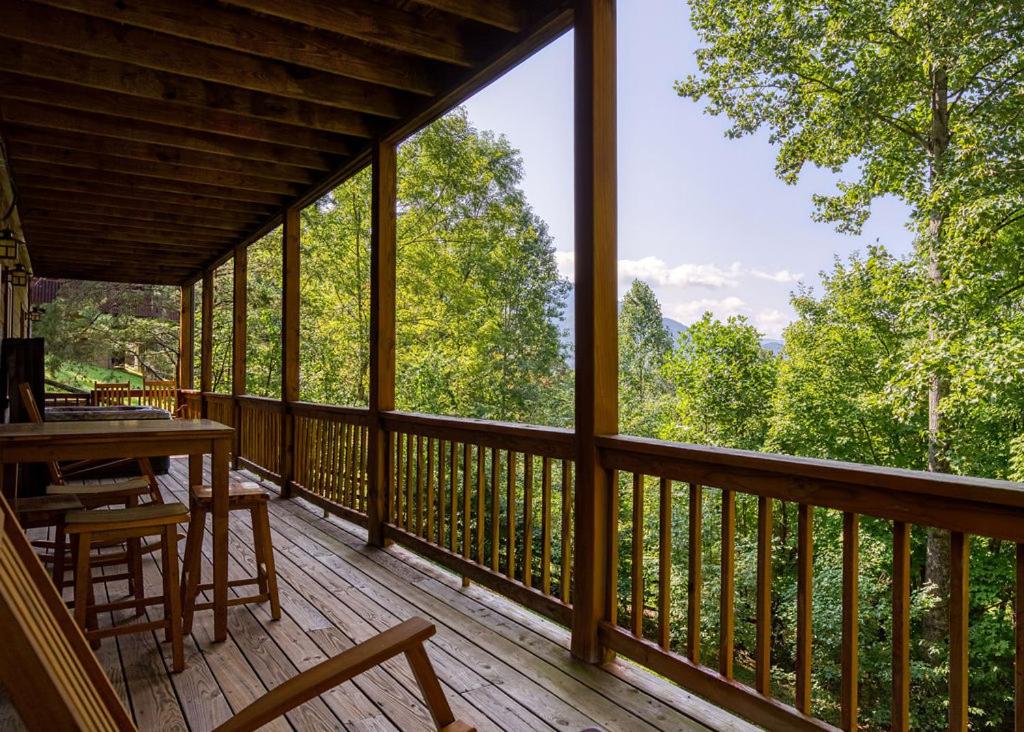 Paradise Found, Hot Tub, Mtn Views, Game Room, 560 FREE tickets each paid day!