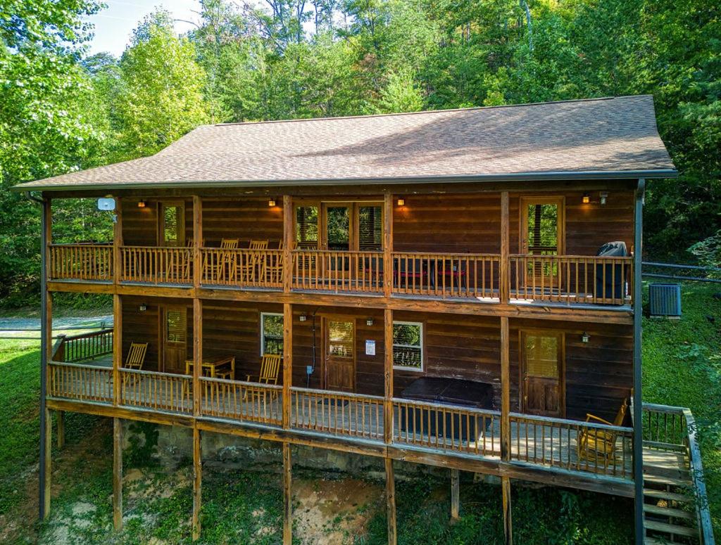 Paradise Found, Hot Tub, Mtn Views, Game Room, 560 FREE tickets each paid day!