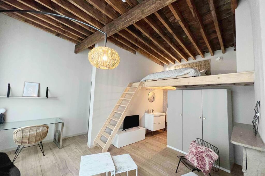 Maison avec 4 suites & Rooftop en plein centre ville - Place Saint Paul