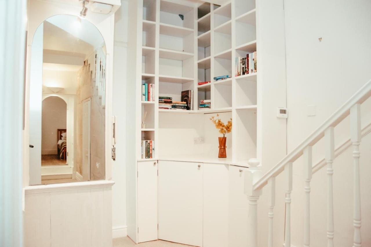Garden flat in period property Centrally located view 4