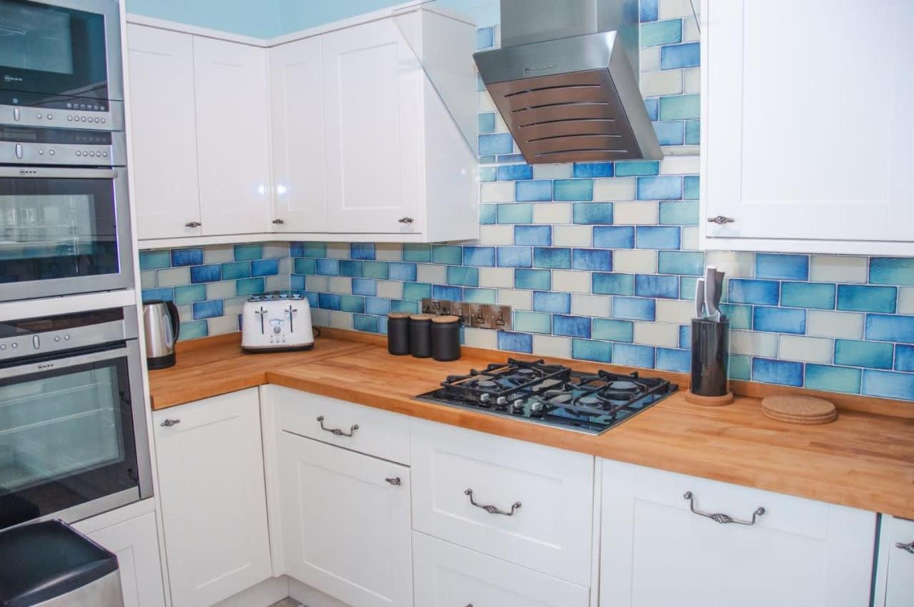 Garden flat in period property Centrally located view 5