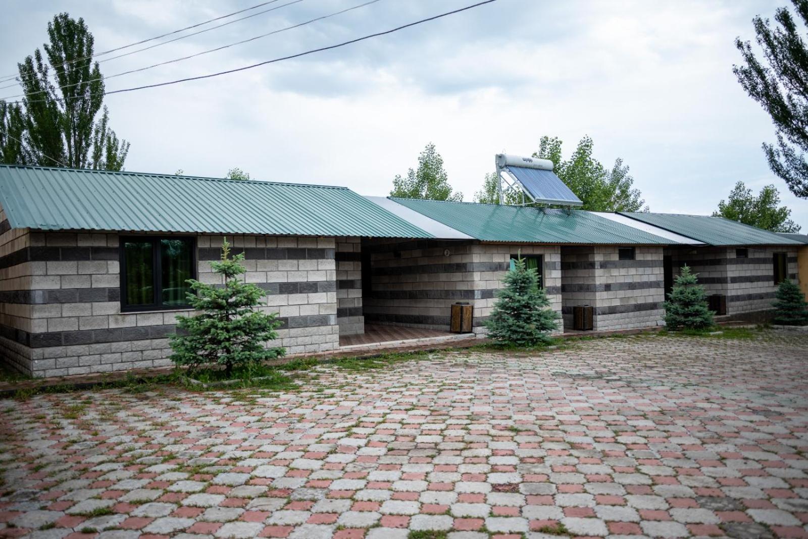Arevik Resort Cottages