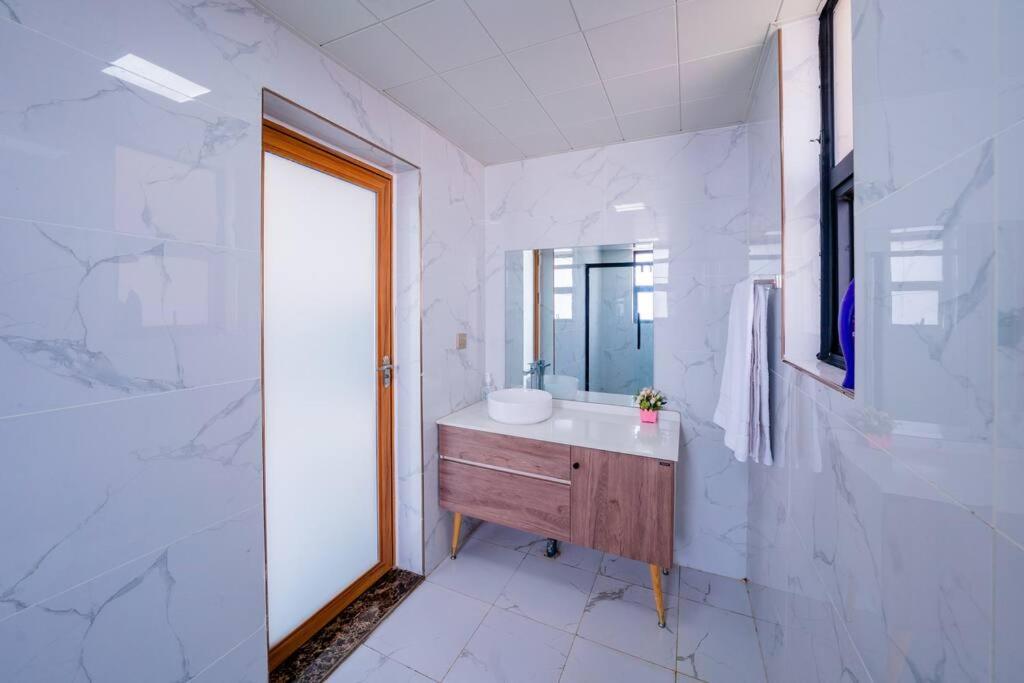 Zen Duplex facing Nairobi National Park near Airport SGR w Pool Gym Restaurant
