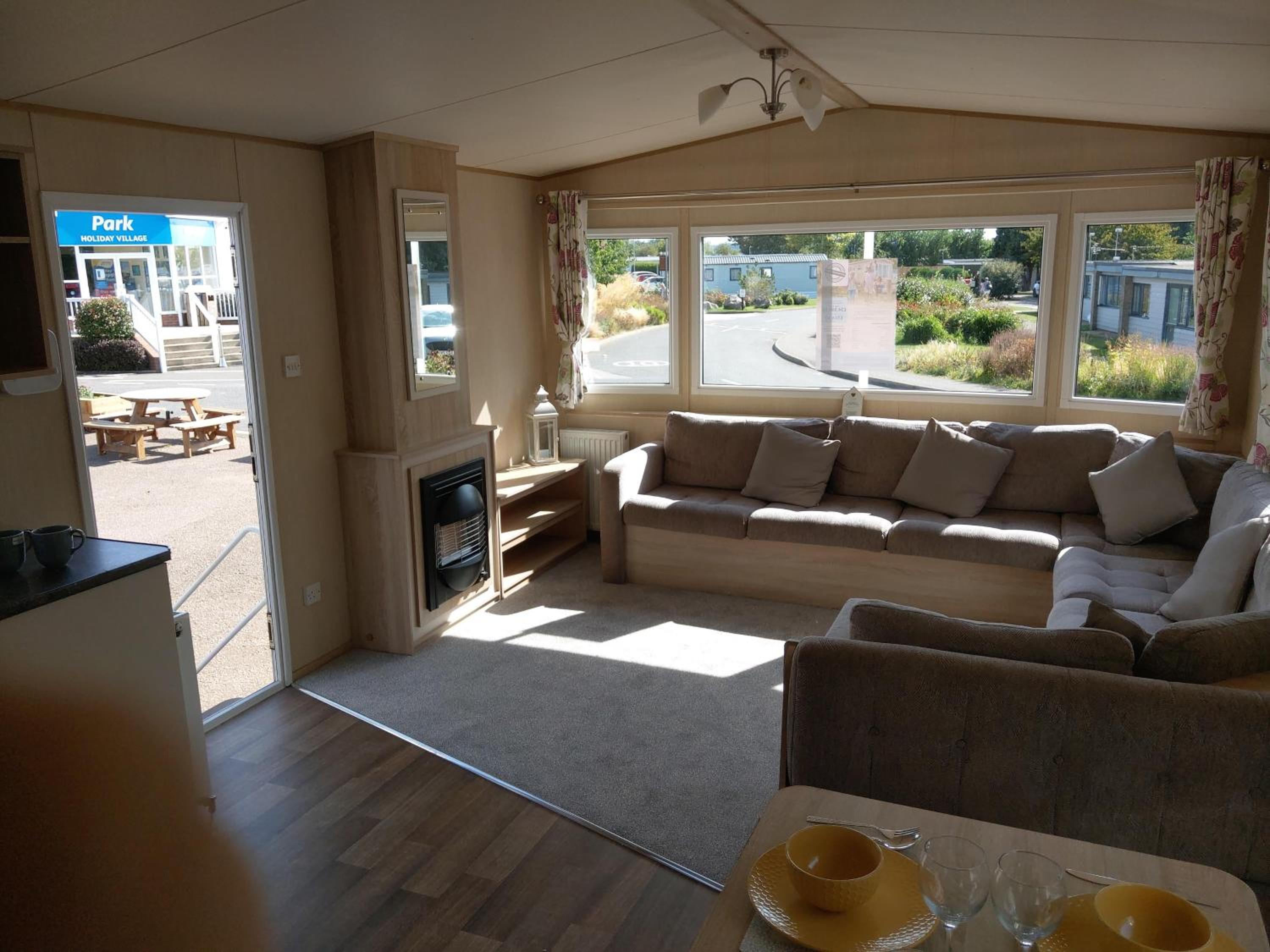 Lovely 8 Berth Caravan At Manor Park, Near Hunstanton Beach Ref 23039S view 3