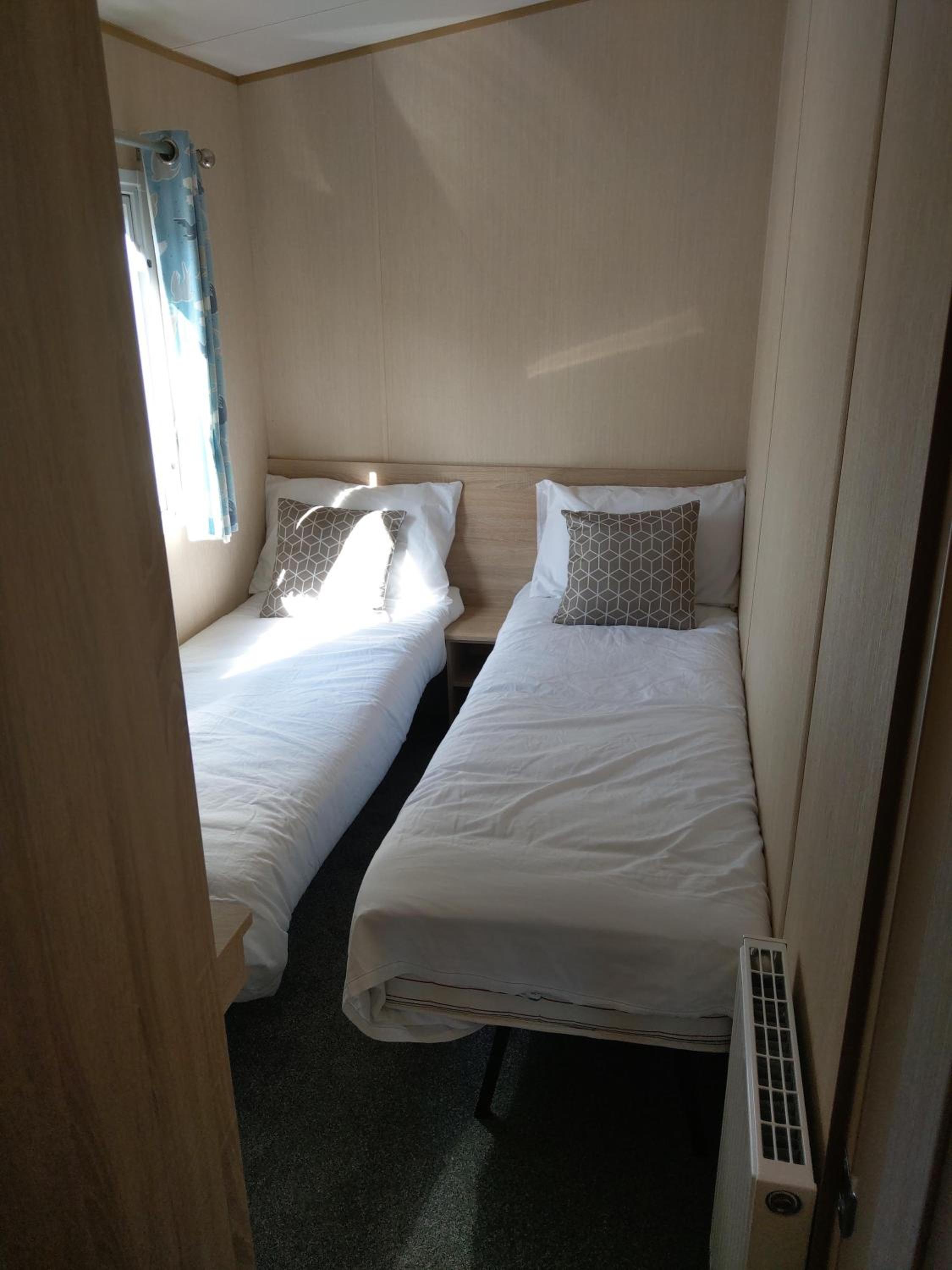 Lovely 8 Berth Caravan At Manor Park, Near Hunstanton Beach Ref 23039S view 5